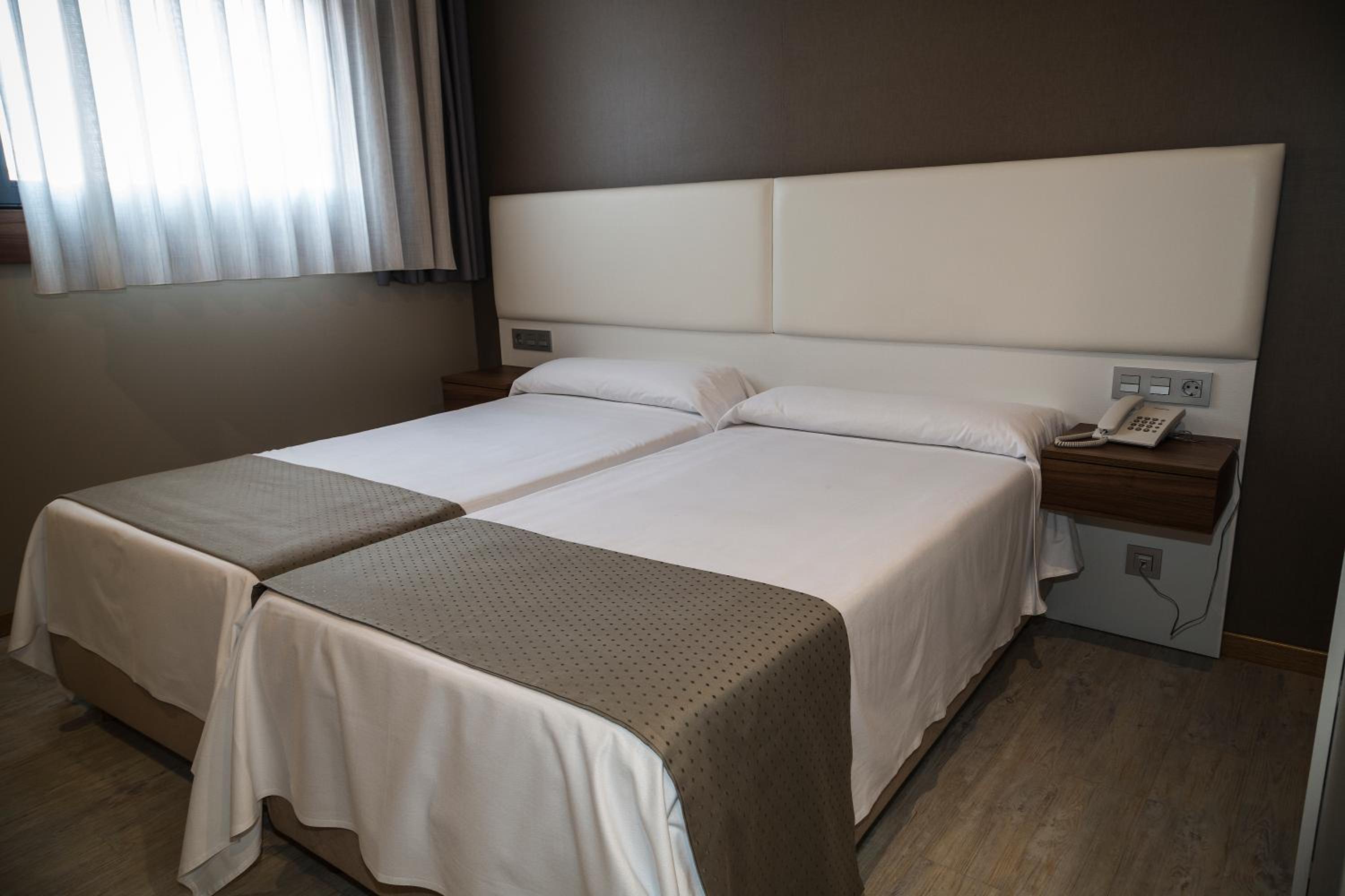 Twin Room - Photo 22