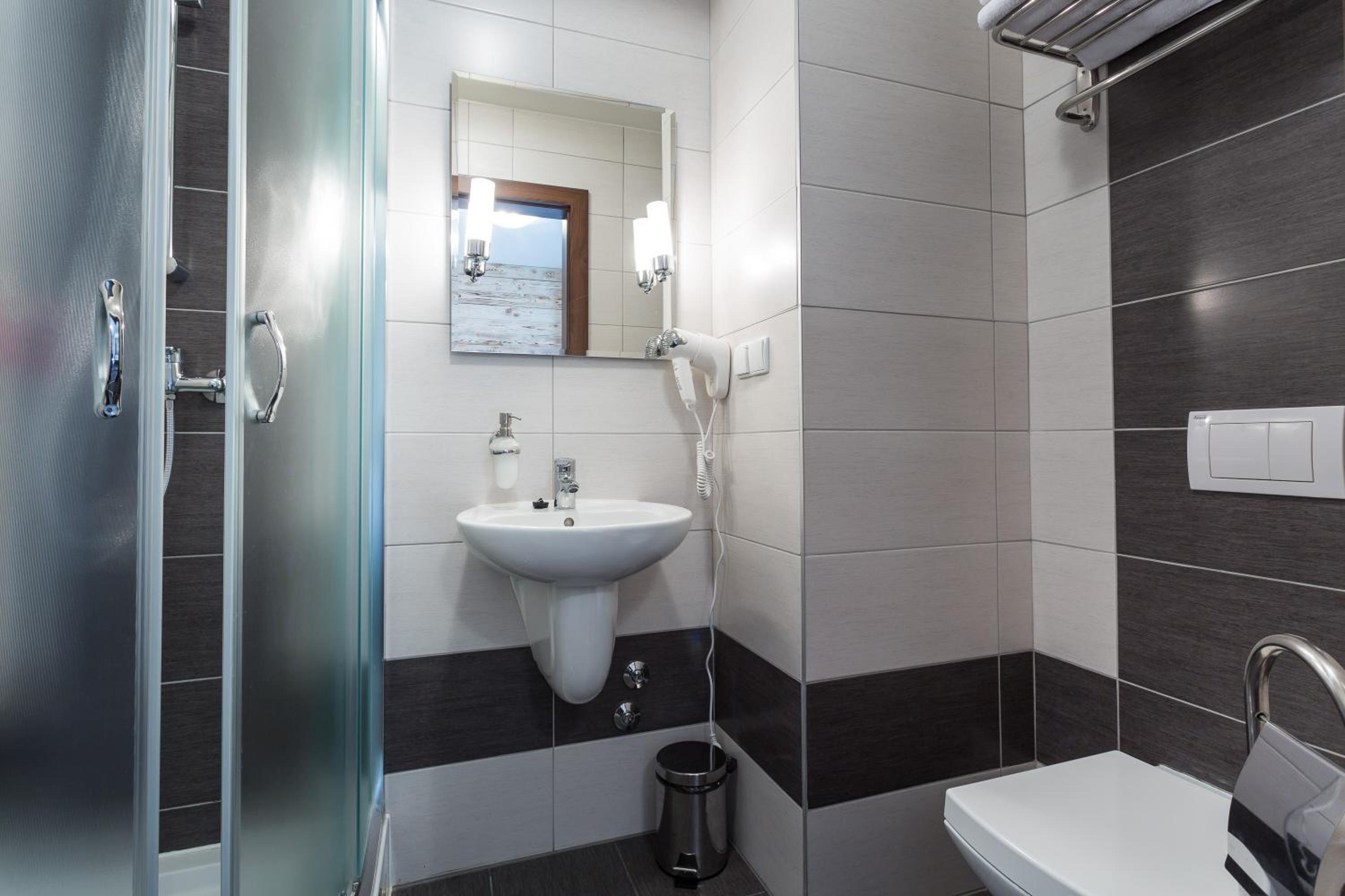 Deluxe Double Room with Extra Bed - Photo 6