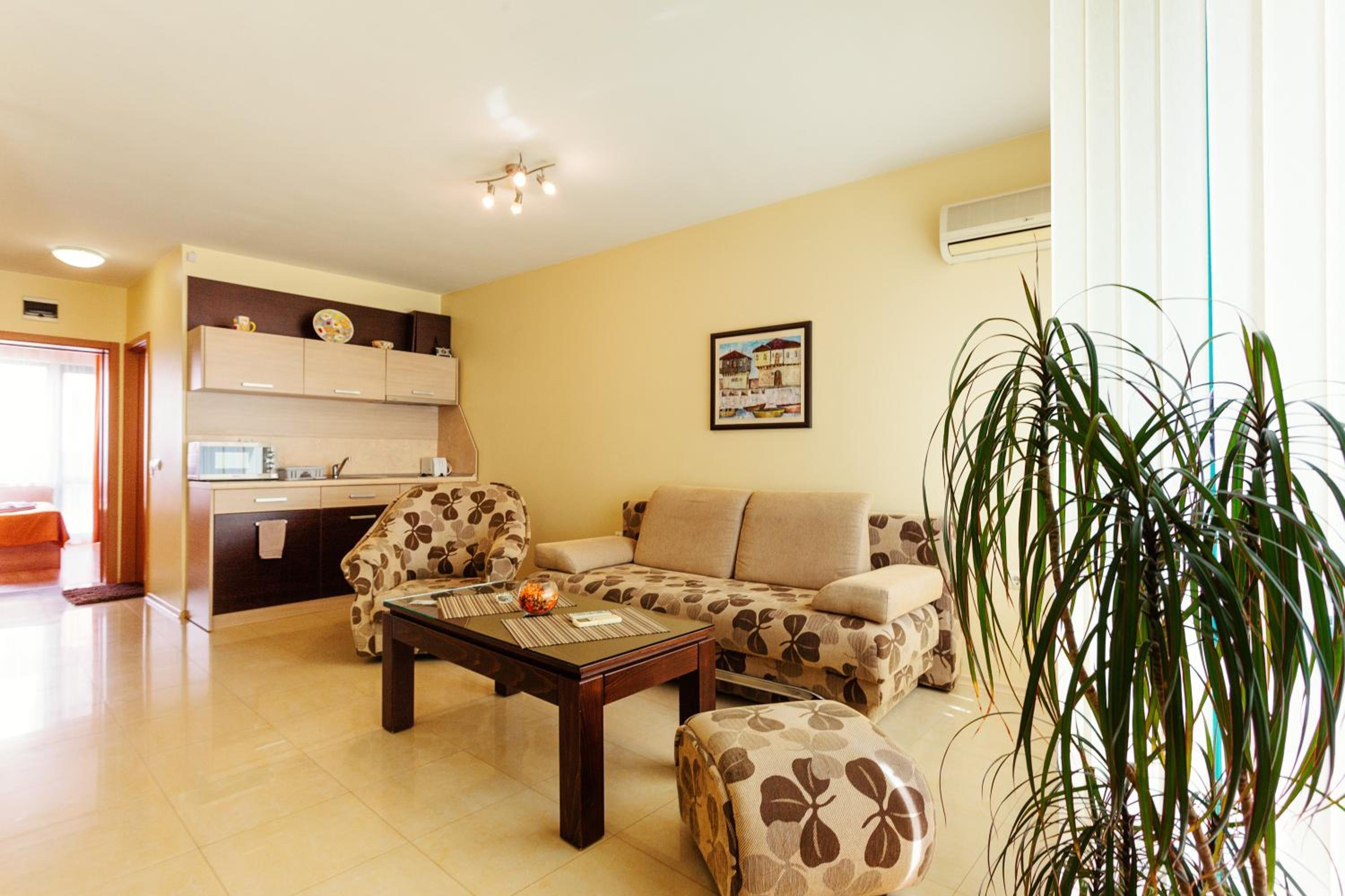 One-Bedroom Apartment - Photo 3