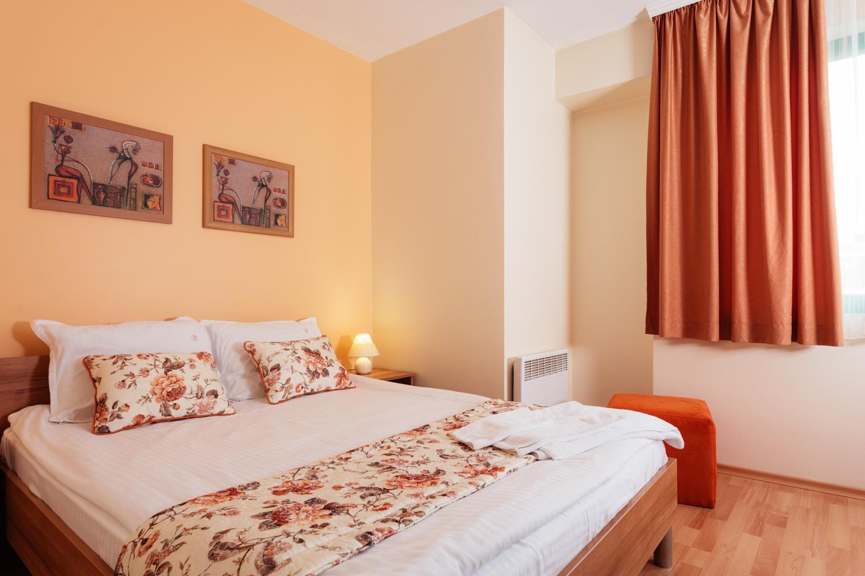 One-Bedroom Apartment - Photo 8