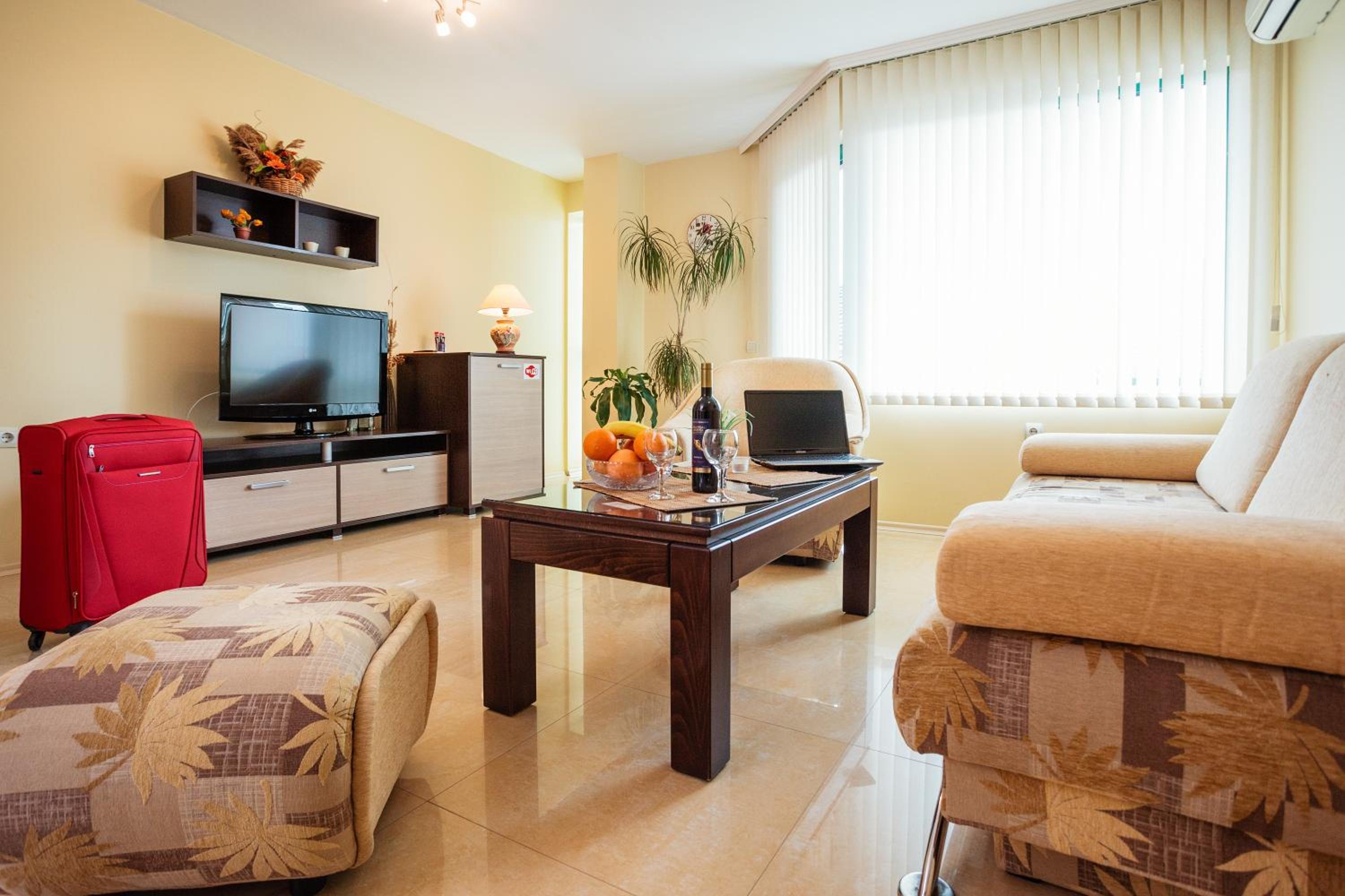 Deluxe Apartment with Terrace - Photo 9