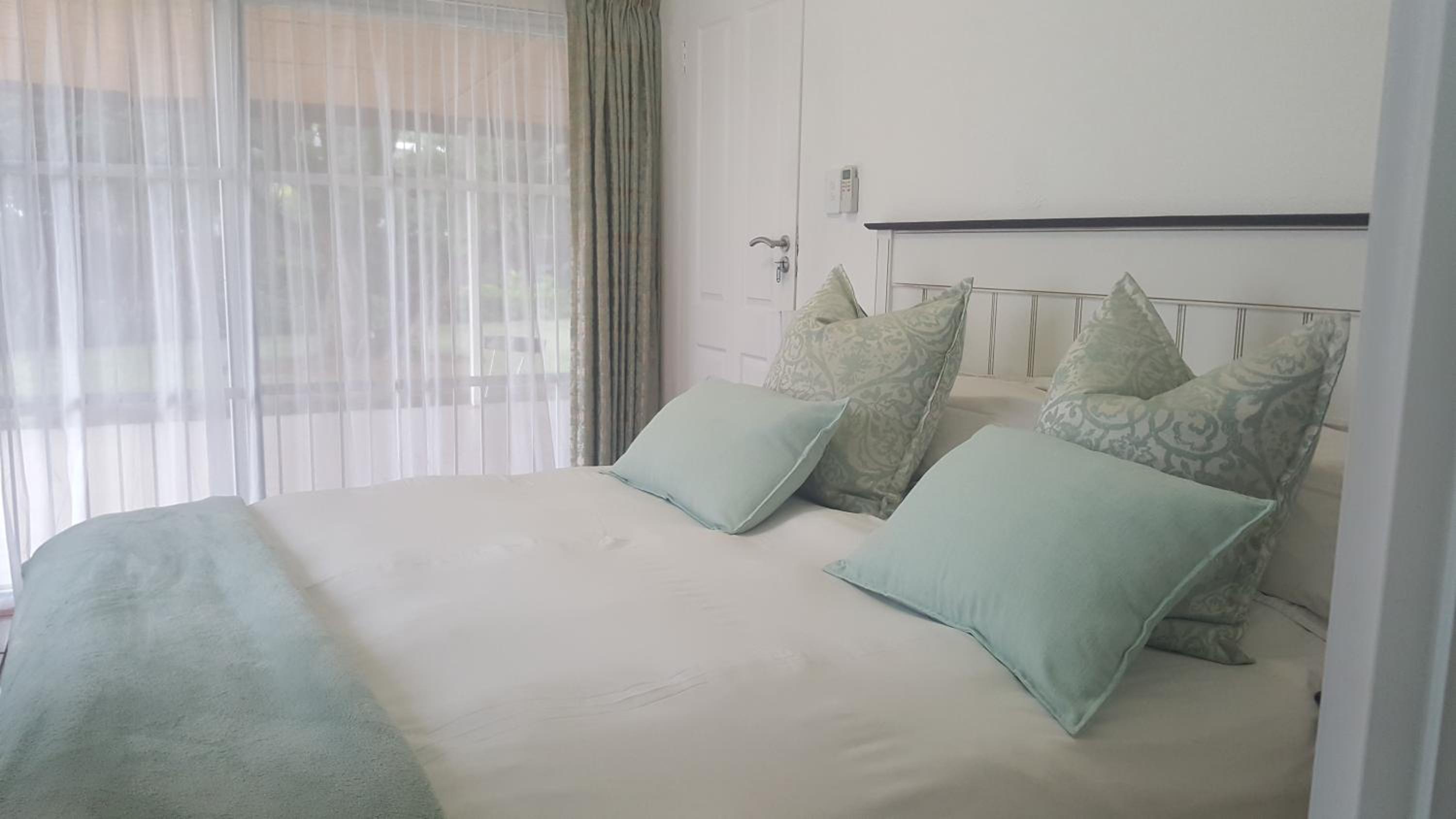 Deluxe Queen Room - Photo 6