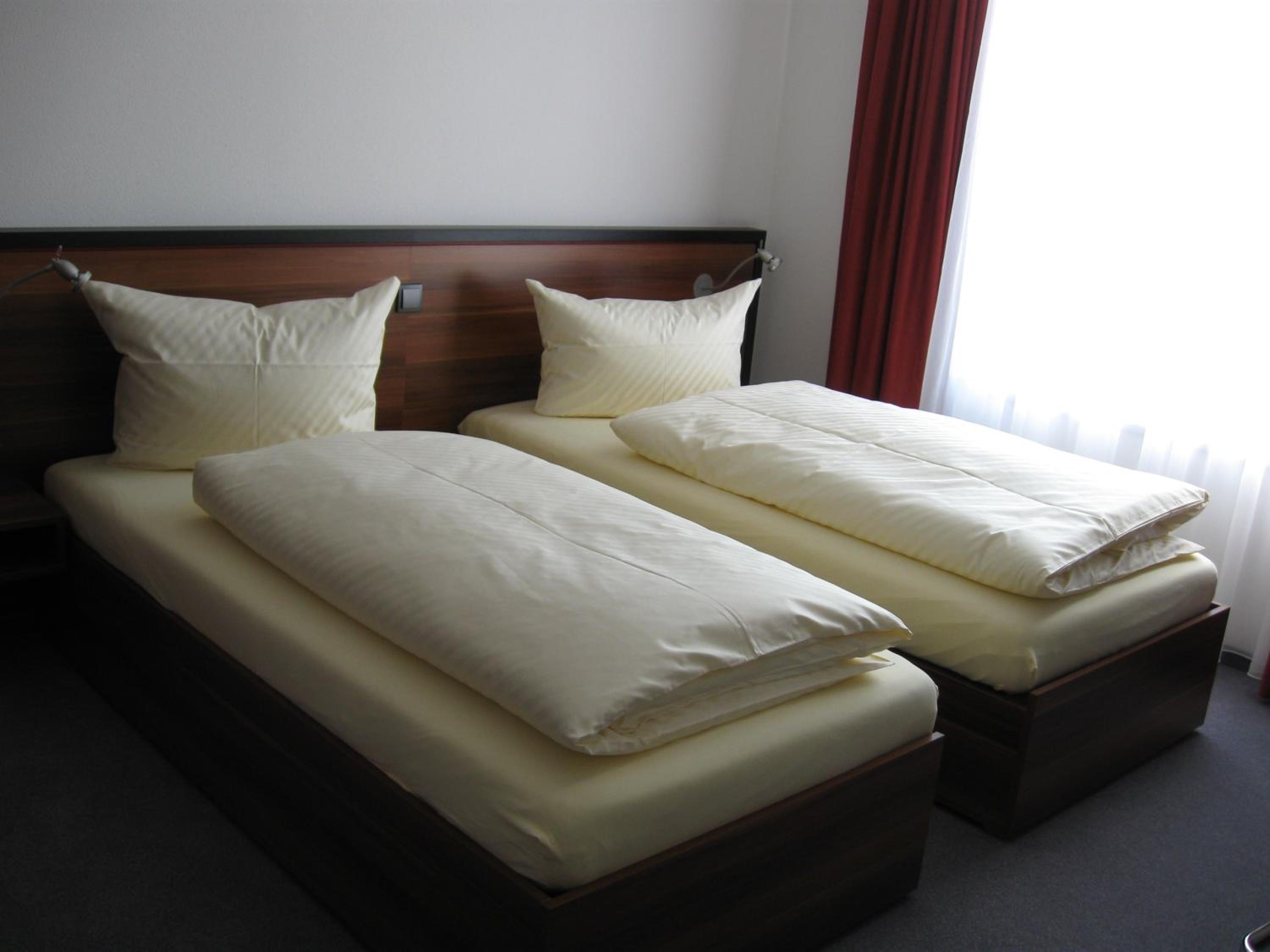 Double or Twin Room - Photo 8