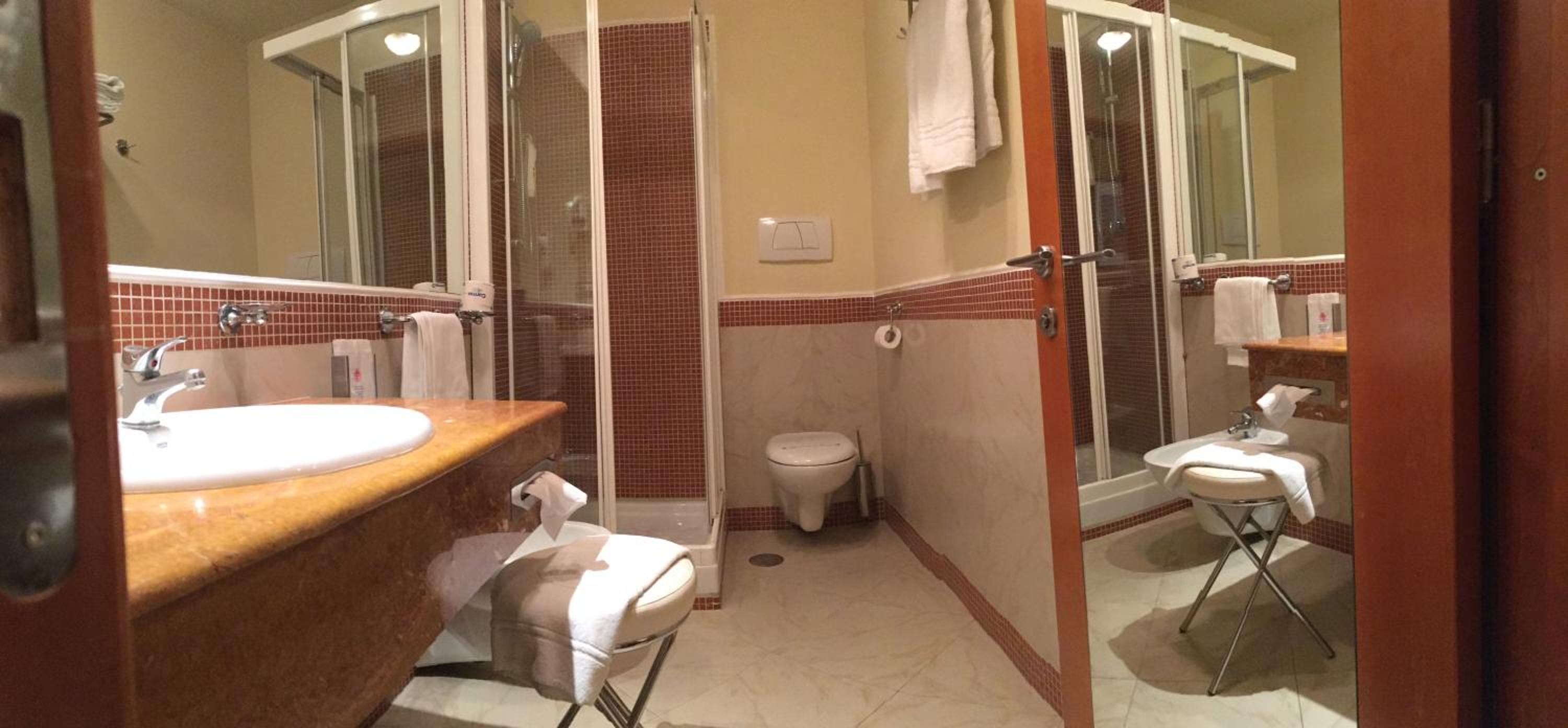 Standard Double Room - Photo 3
