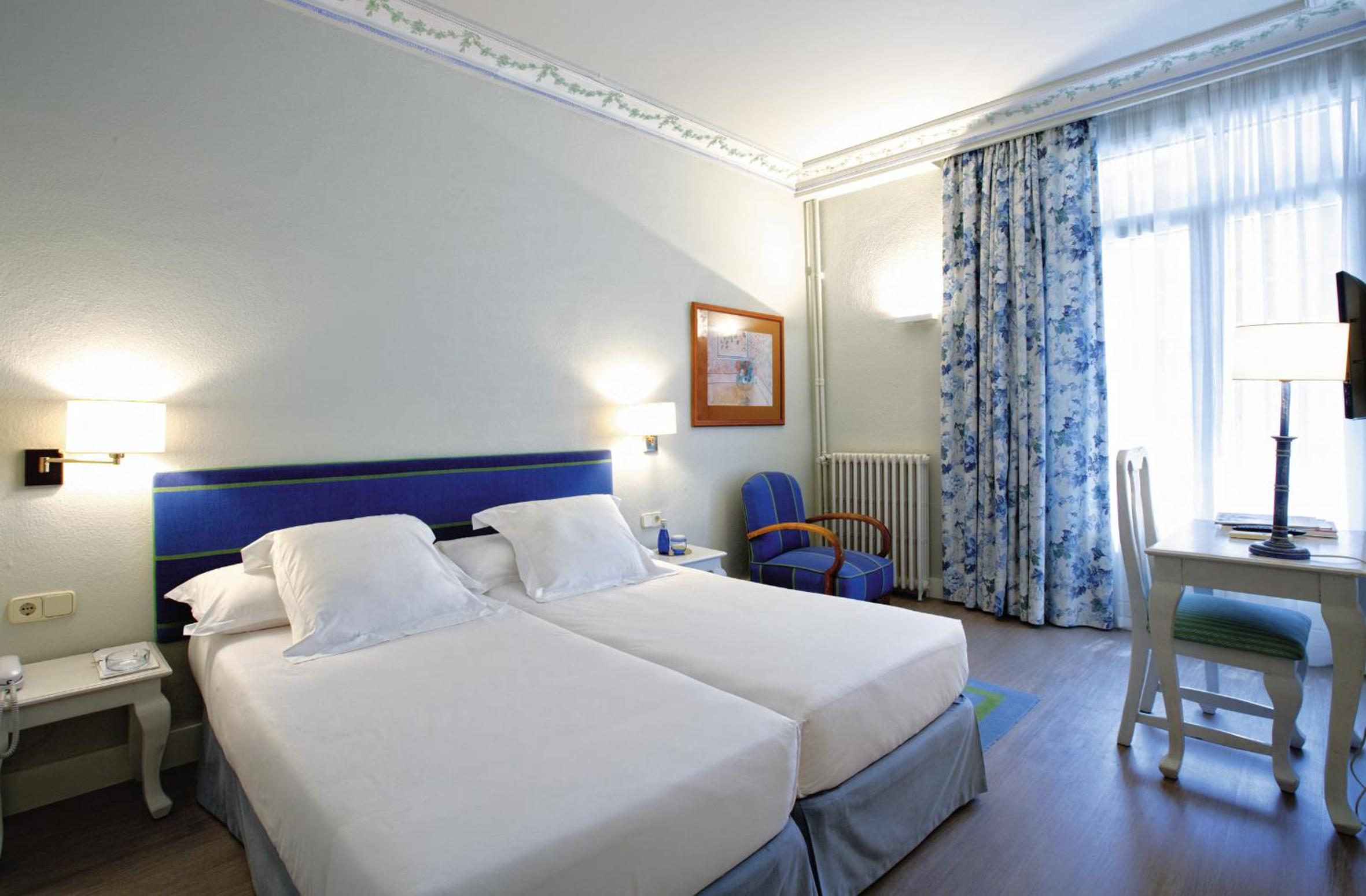 Double or Twin Room photo 3