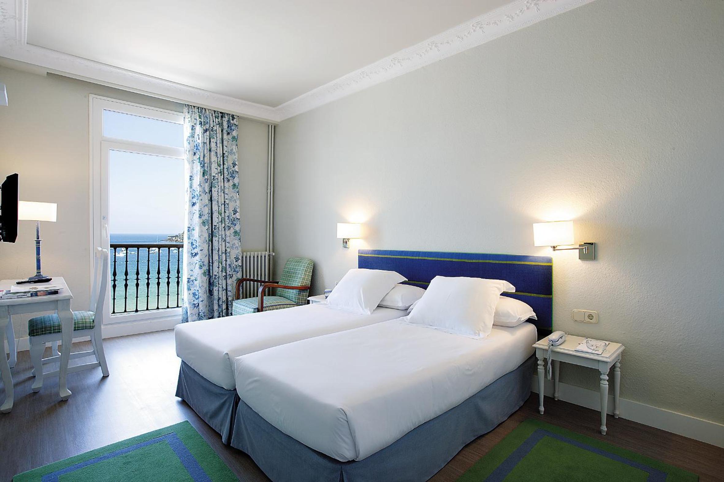 Double or Twin Room with Sea View photo 3
