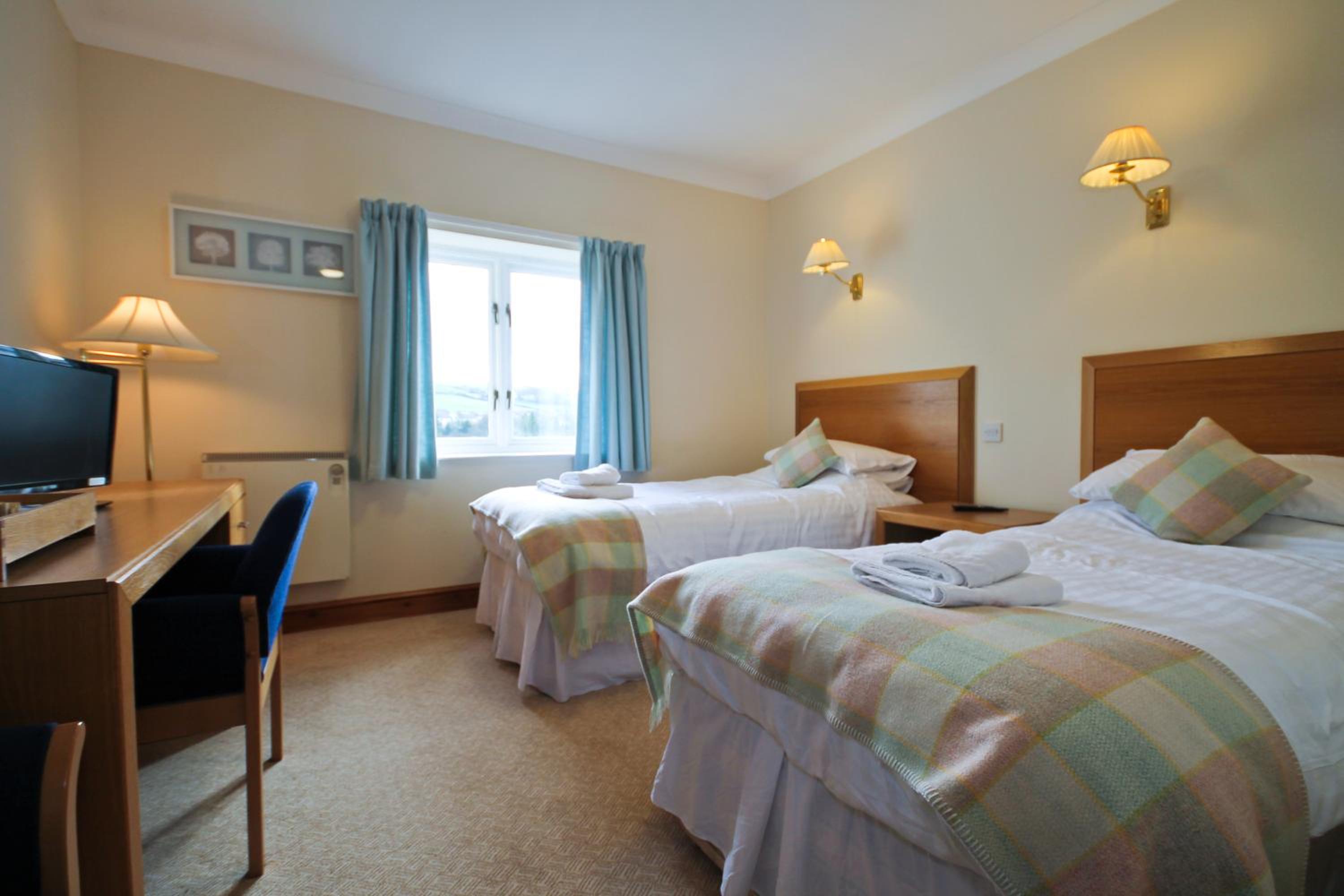 Twin Room - Photo 2