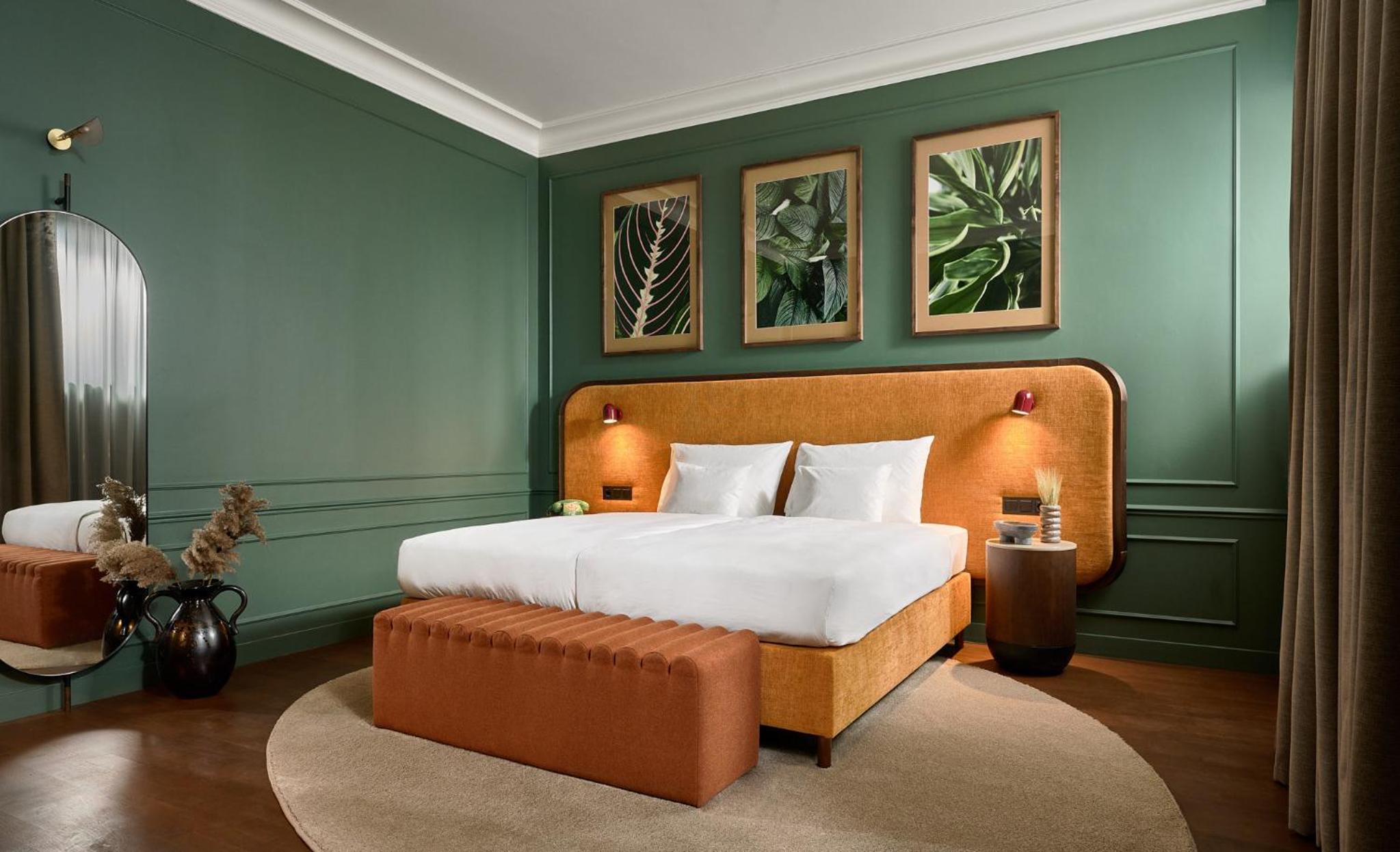 Deluxe Twin Room with Atrium View - Accessible thumbnail 6