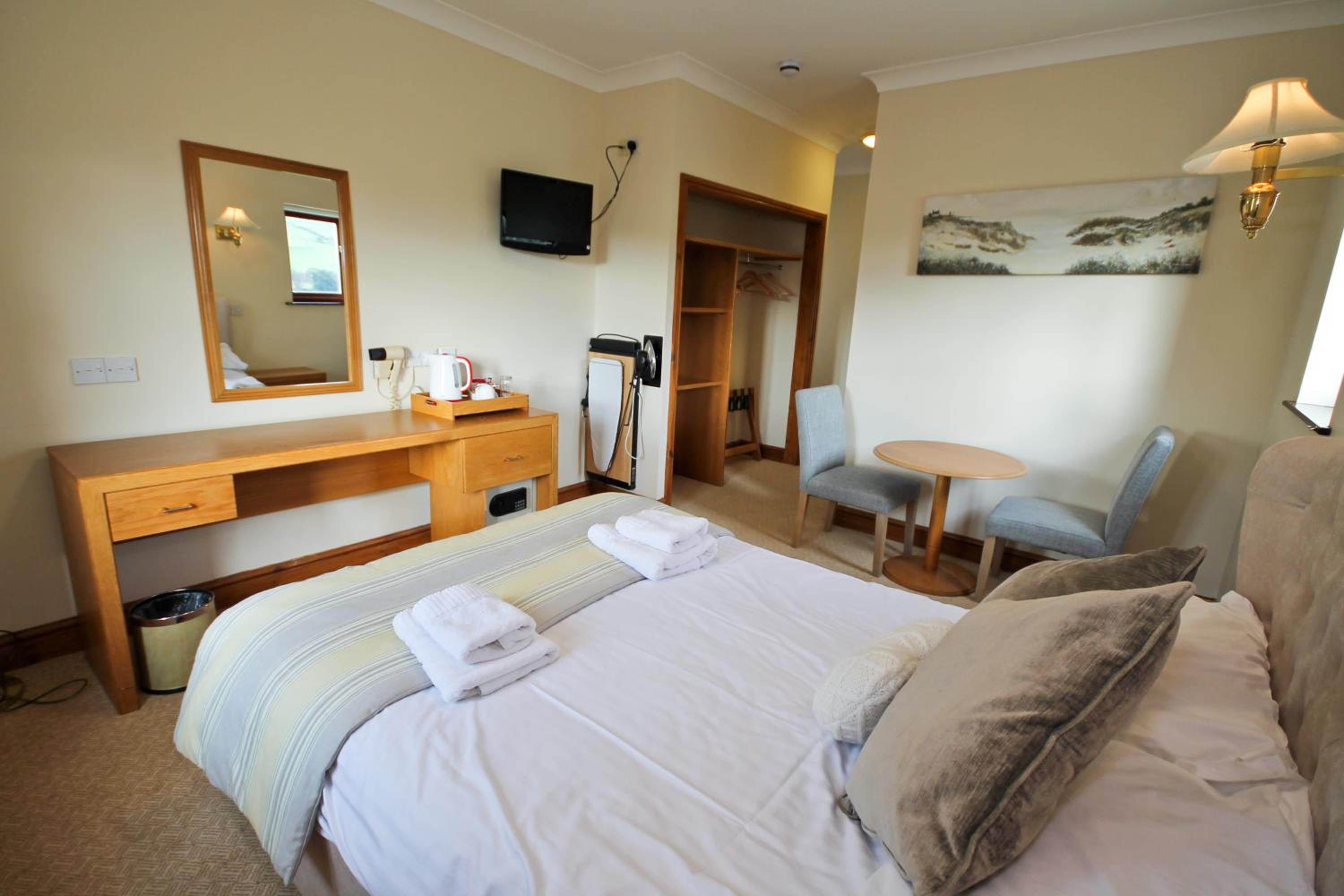 Double Room with Spa Bath - Photo 5