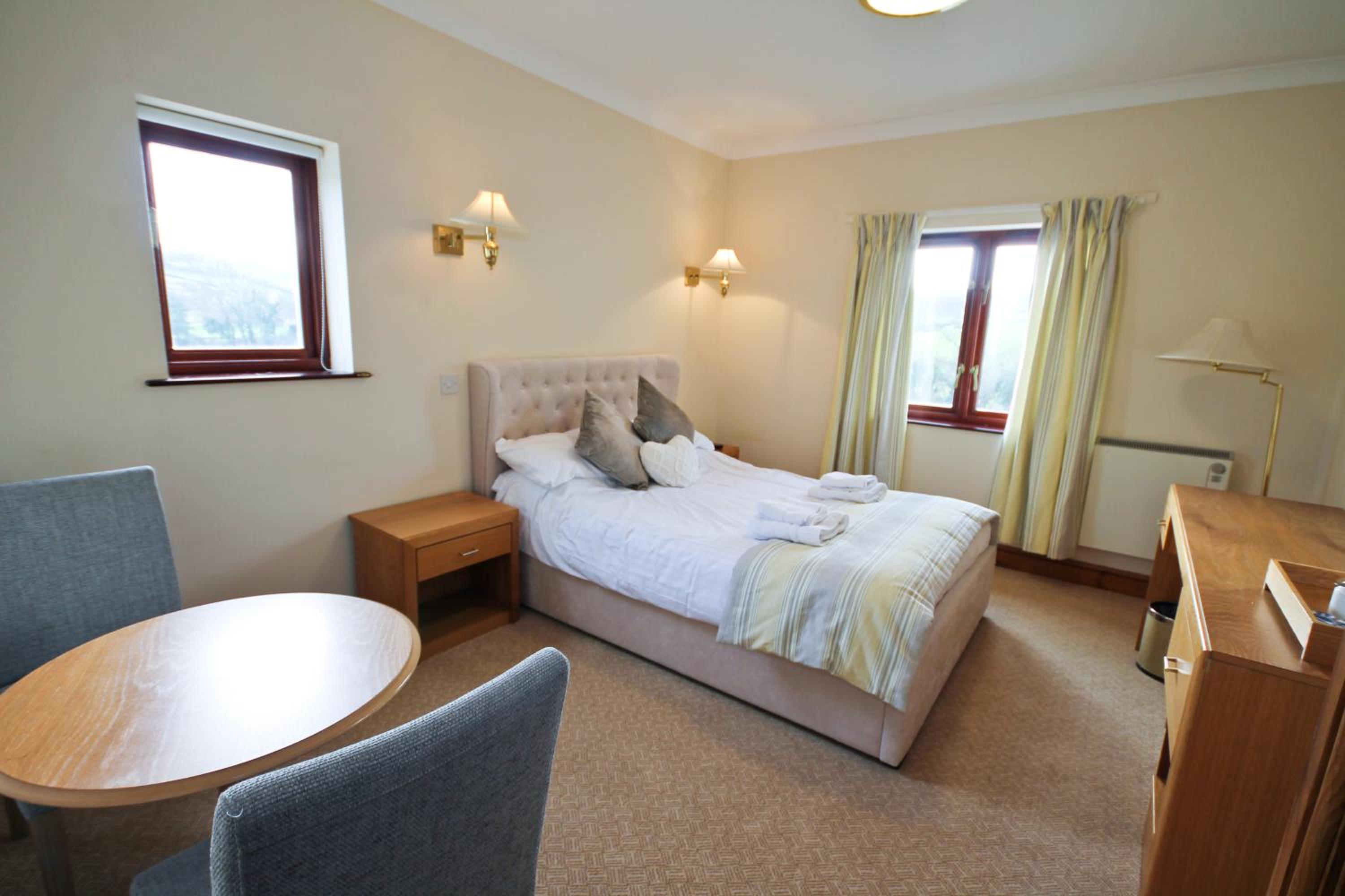 Double Room with Spa Bath - Photo 4