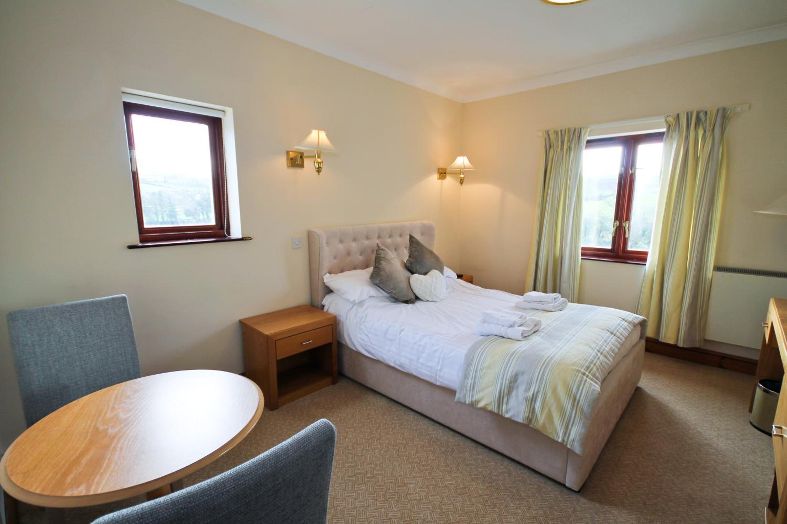 Double Room with Spa Bath - Photo 2