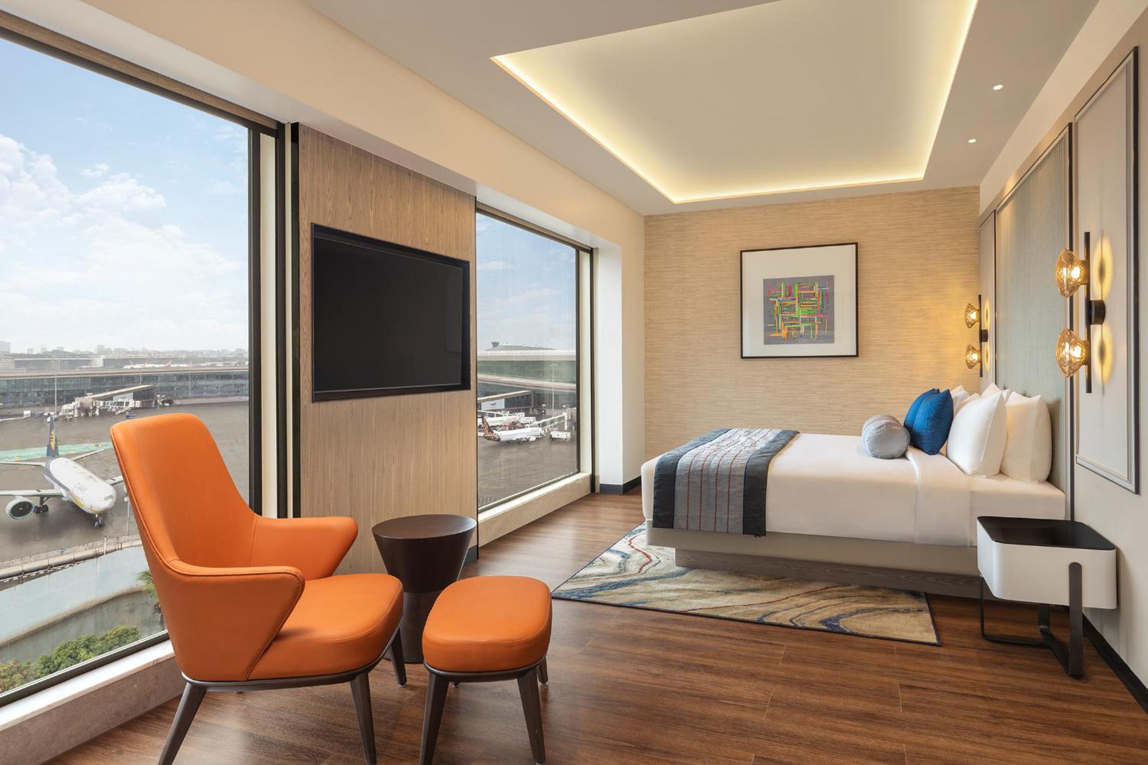 Presidential King Suite with Sofa Bed and Courtyard View