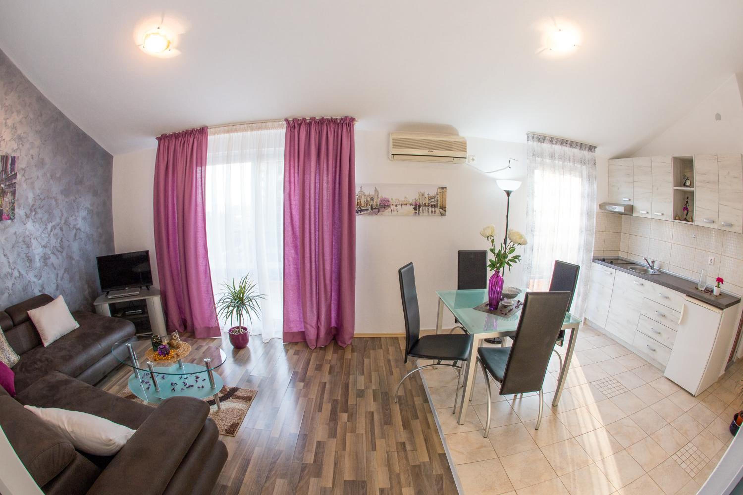 One-Bedroom Apartment photo 2