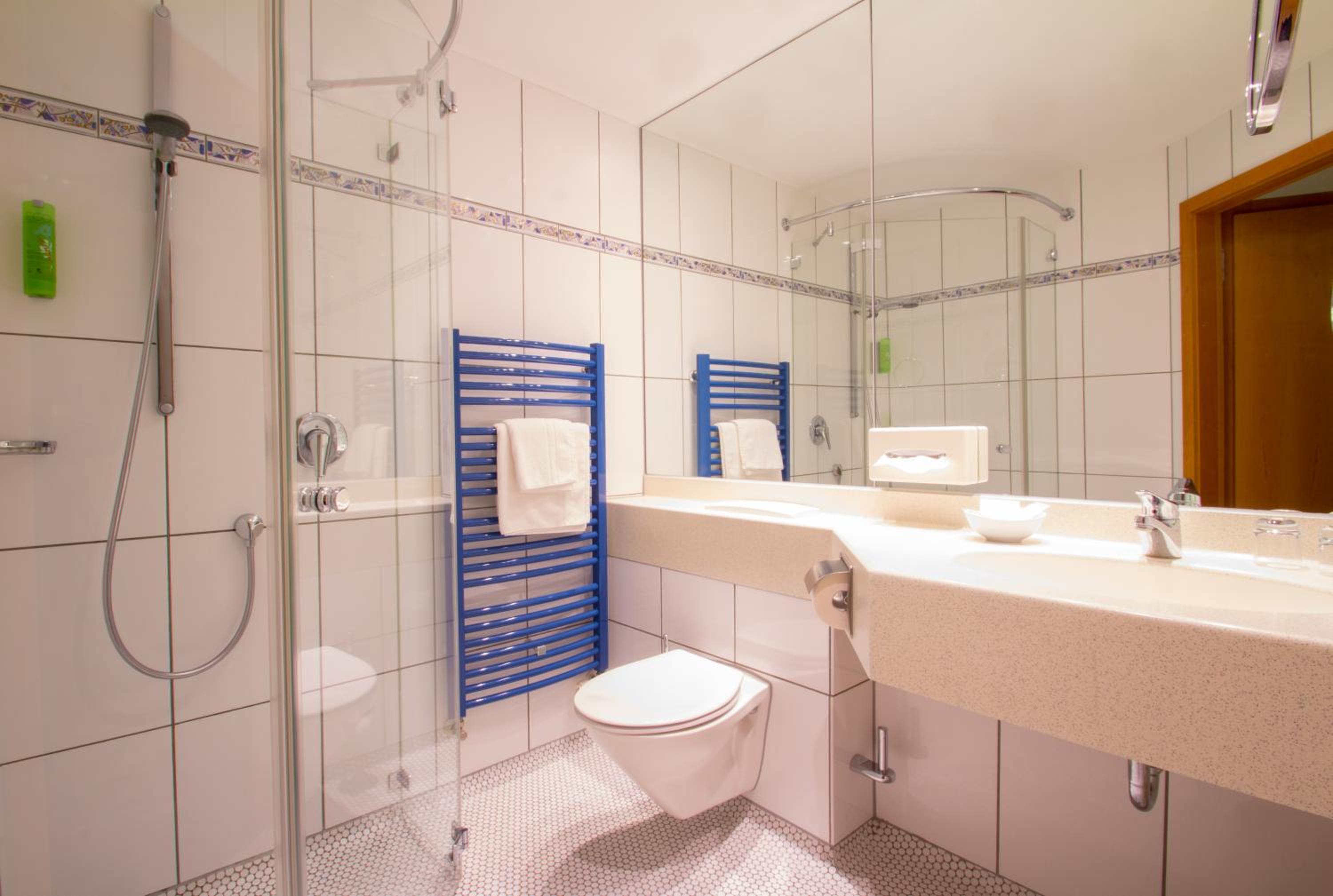 Standard Double Room - Photo 9