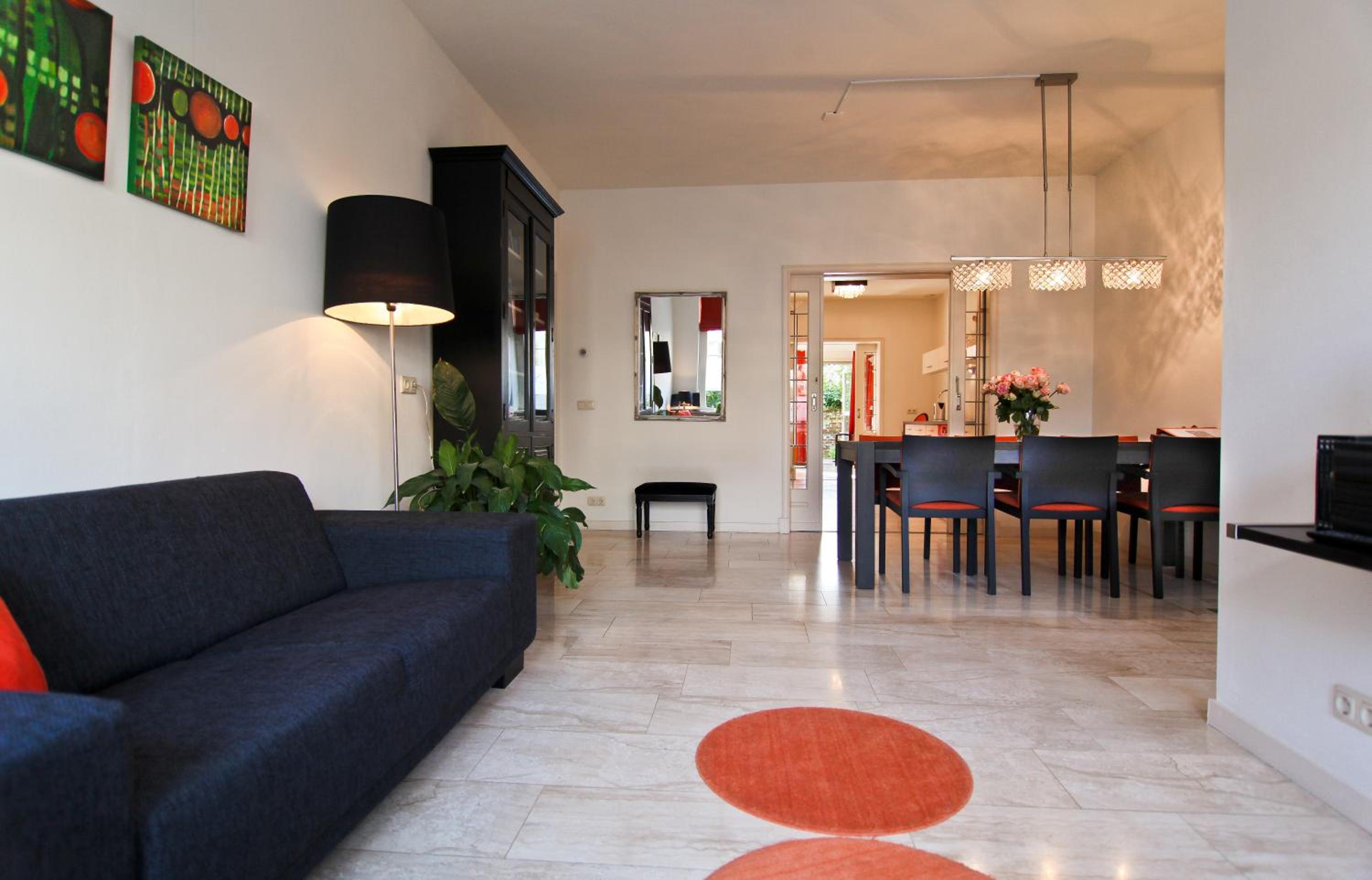 One-Bedroom Apartment photo 3