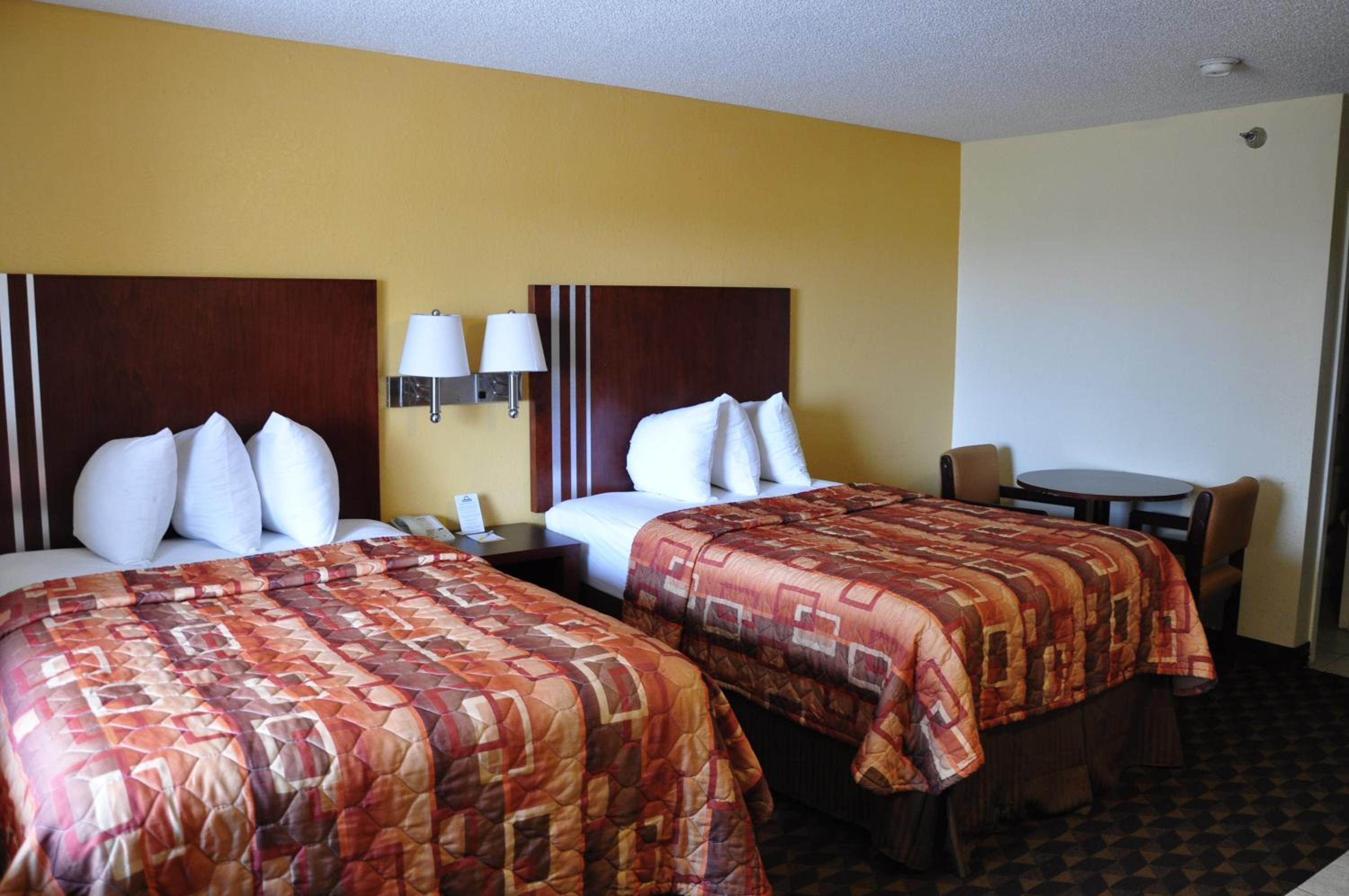 Quadruple Room - Non-Smoking - Photo 5