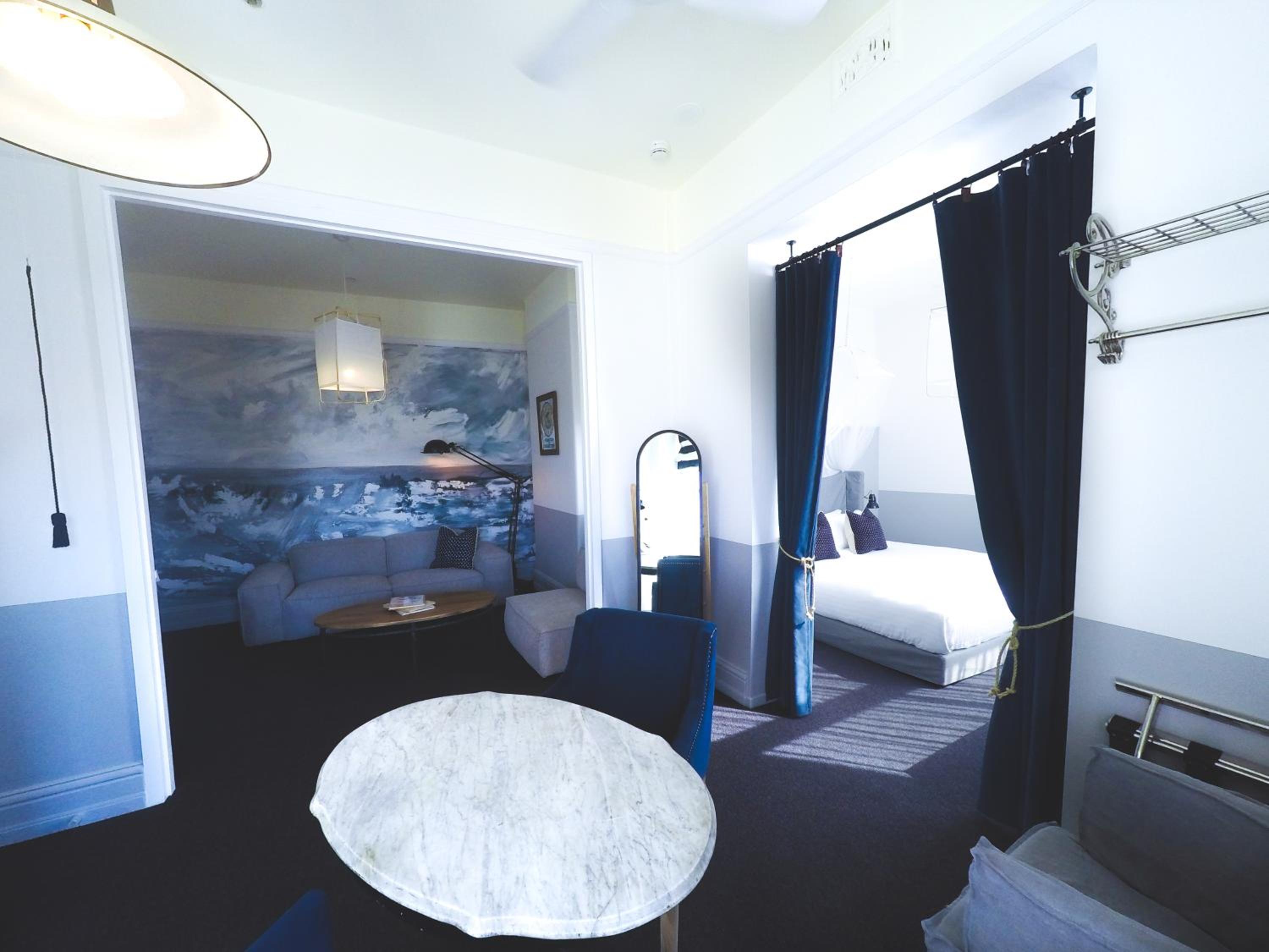 George Power One-Bedroom King Suite thumbnail 6