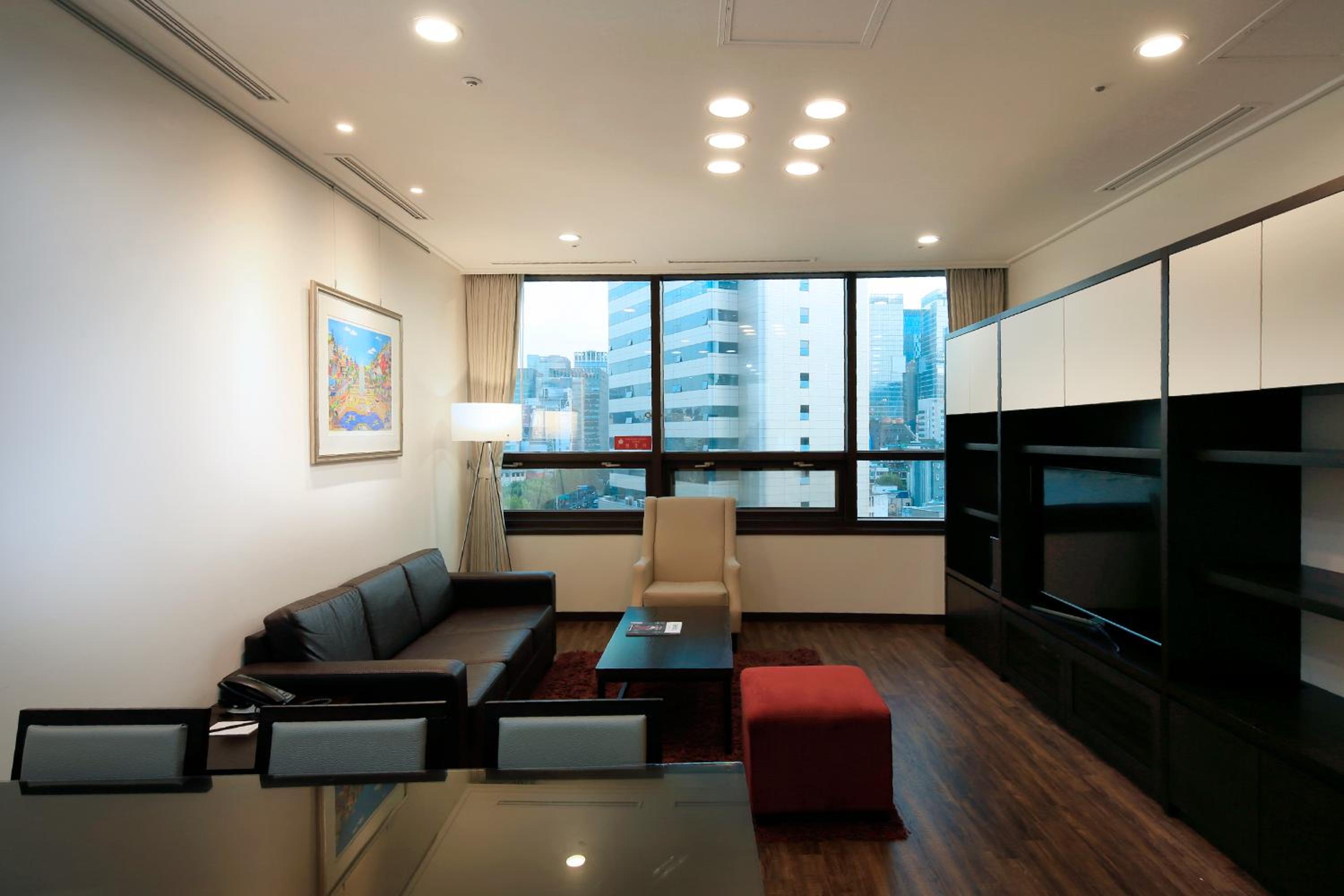 One-Bedroom Deluxe Apartment (2 Adults)