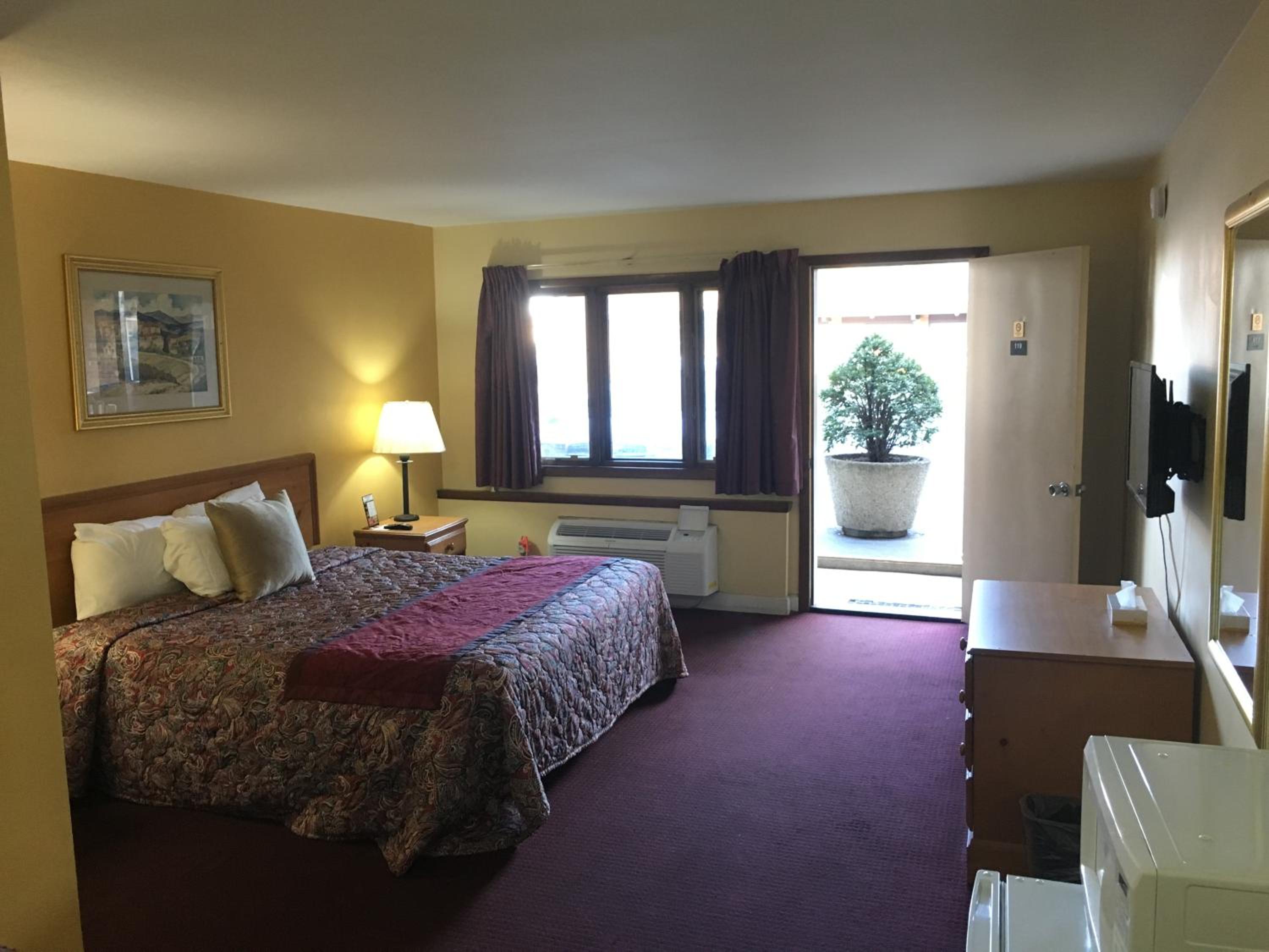 King Room - Non-Smoking photo 1