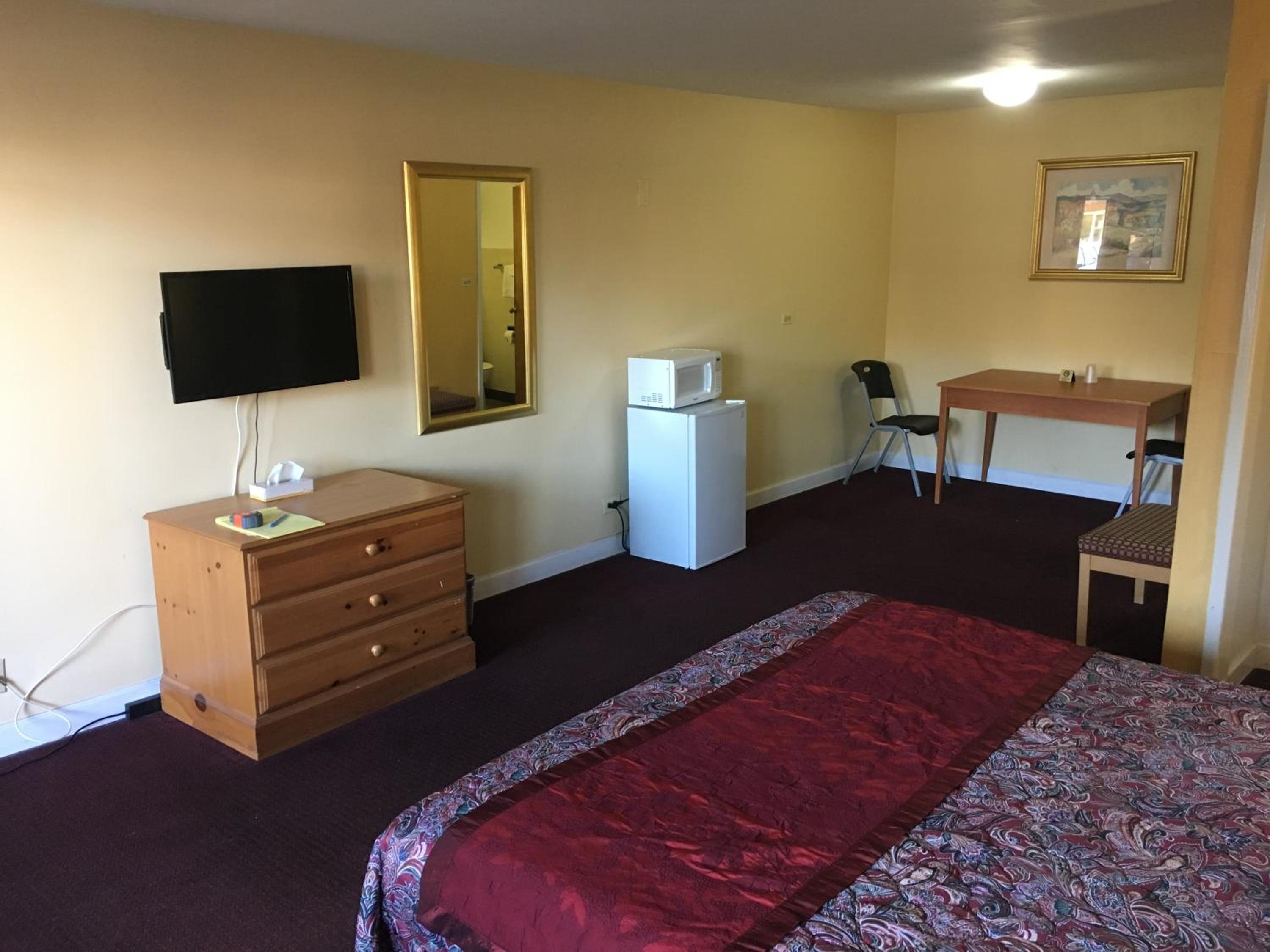 King Room - Non-Smoking photo 2