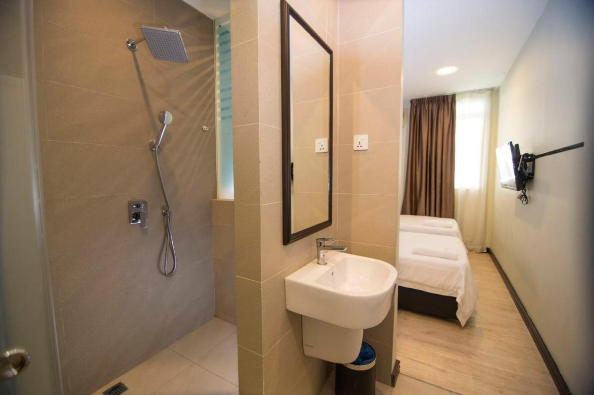 Twin Room - Photo 2