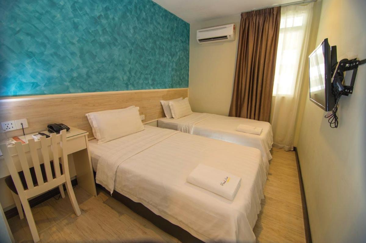 Twin Room - Photo 3