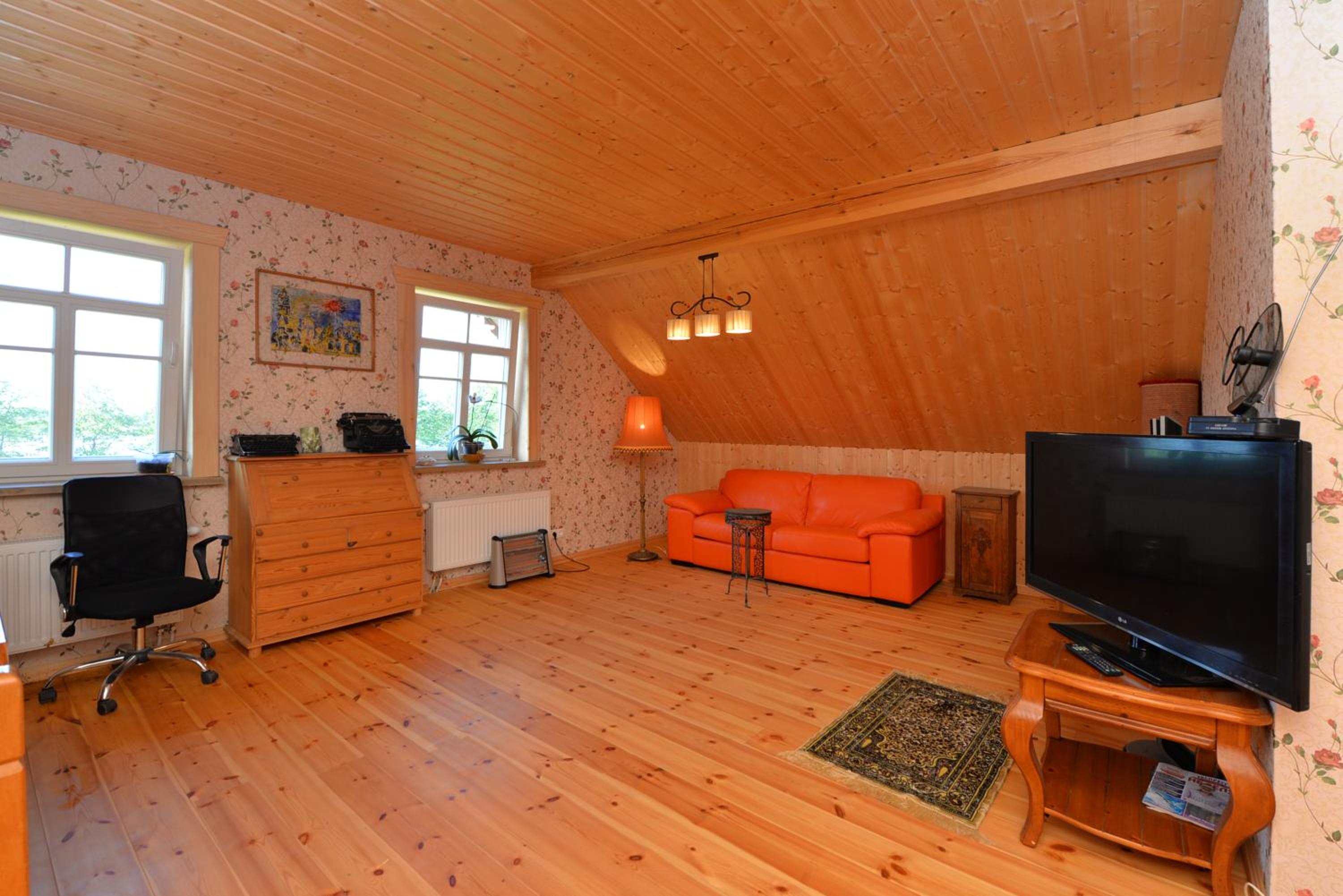 Family Room with Private Bathroom photo 3
