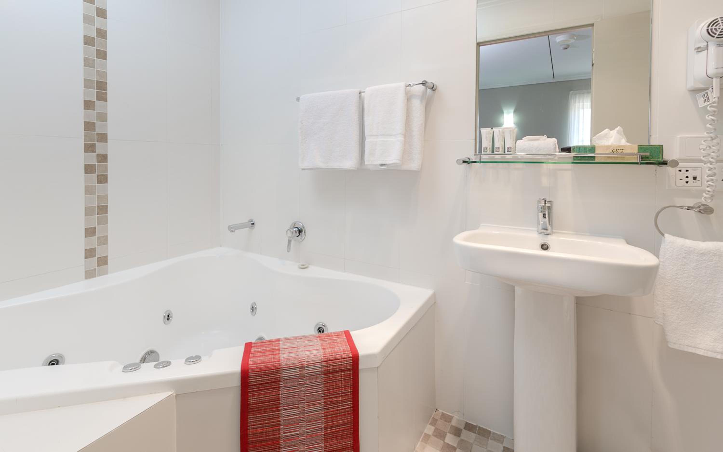 Double Room with Spa Bath photo 3