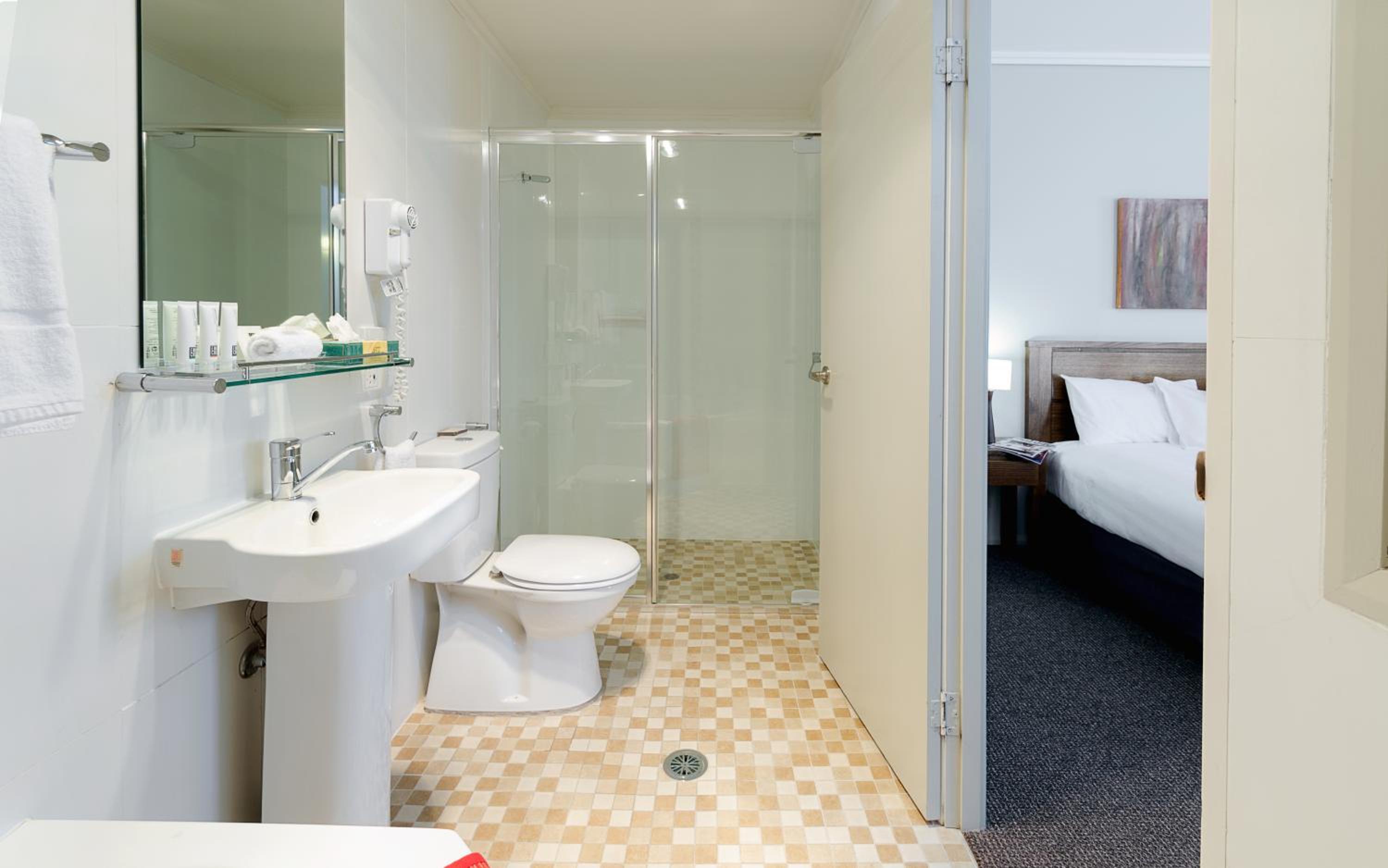 Double Room with Spa Bath photo 2