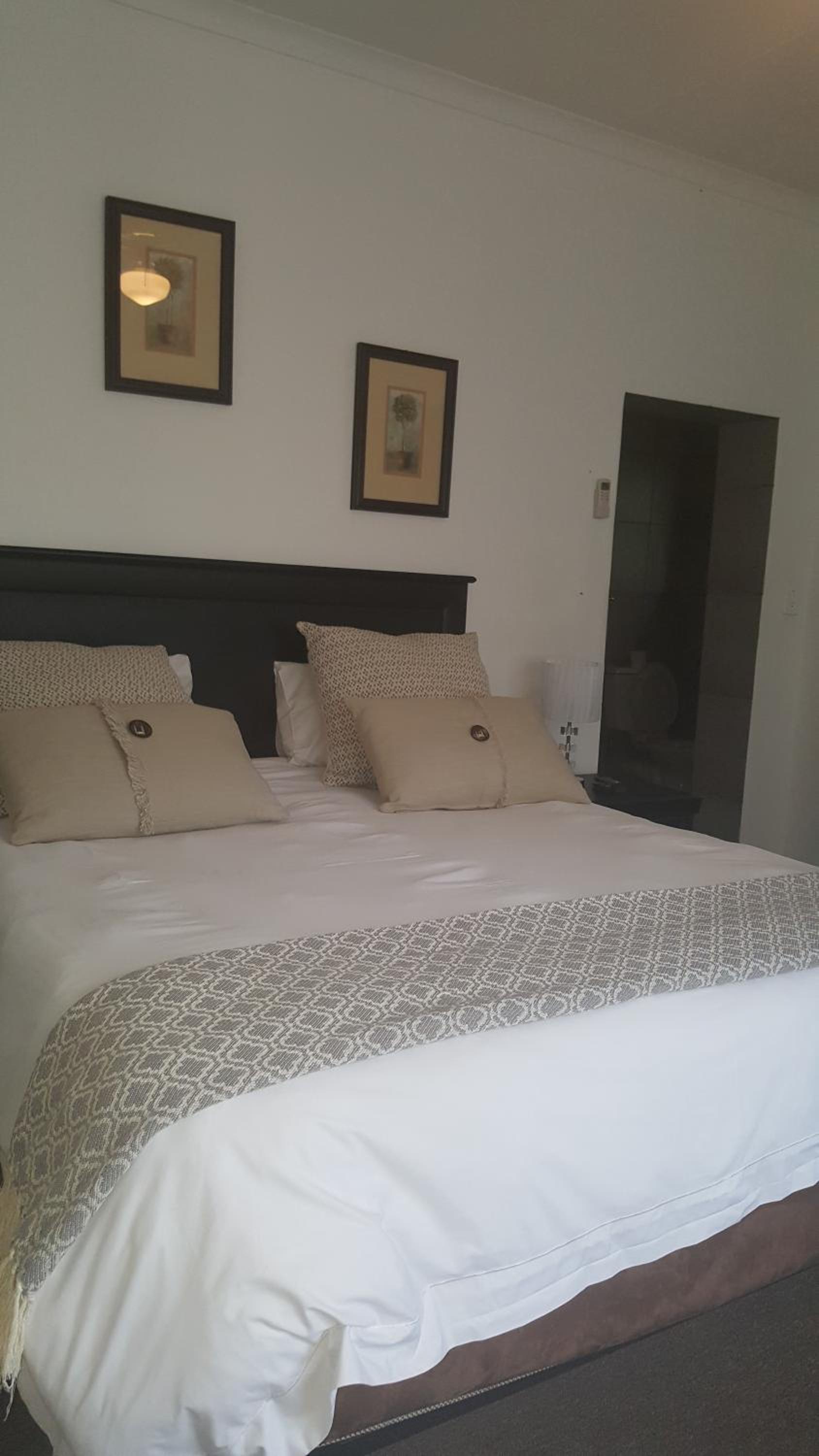 Deluxe Queen Room - Photo 4