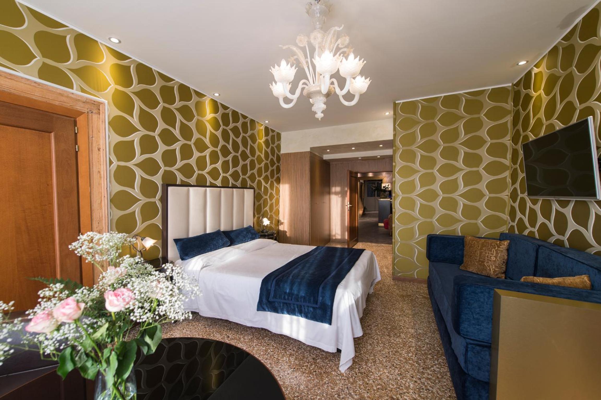 Deluxe Room with Grand Canal View photo 3