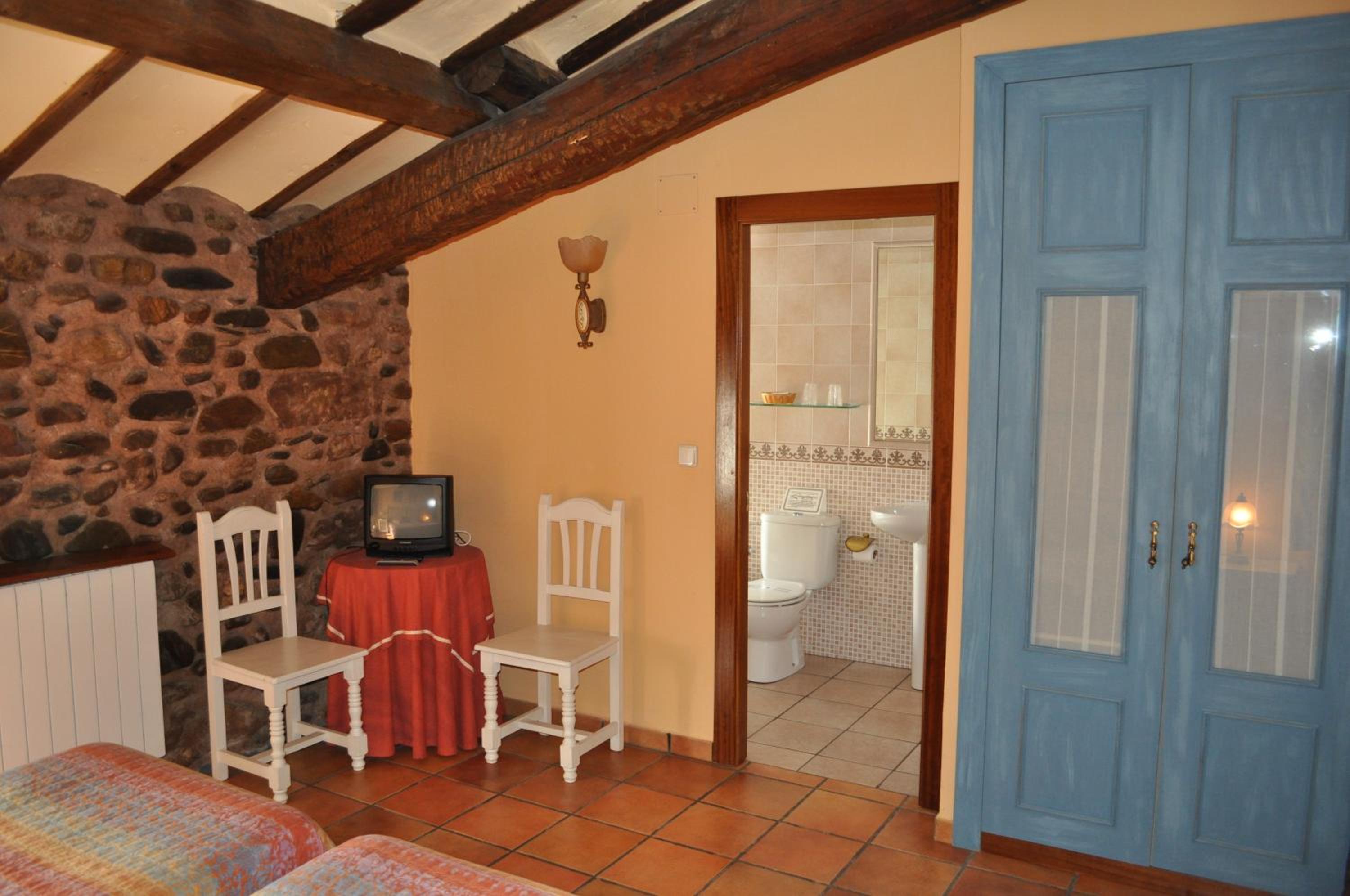 Twin Room with Mountain View photo 2