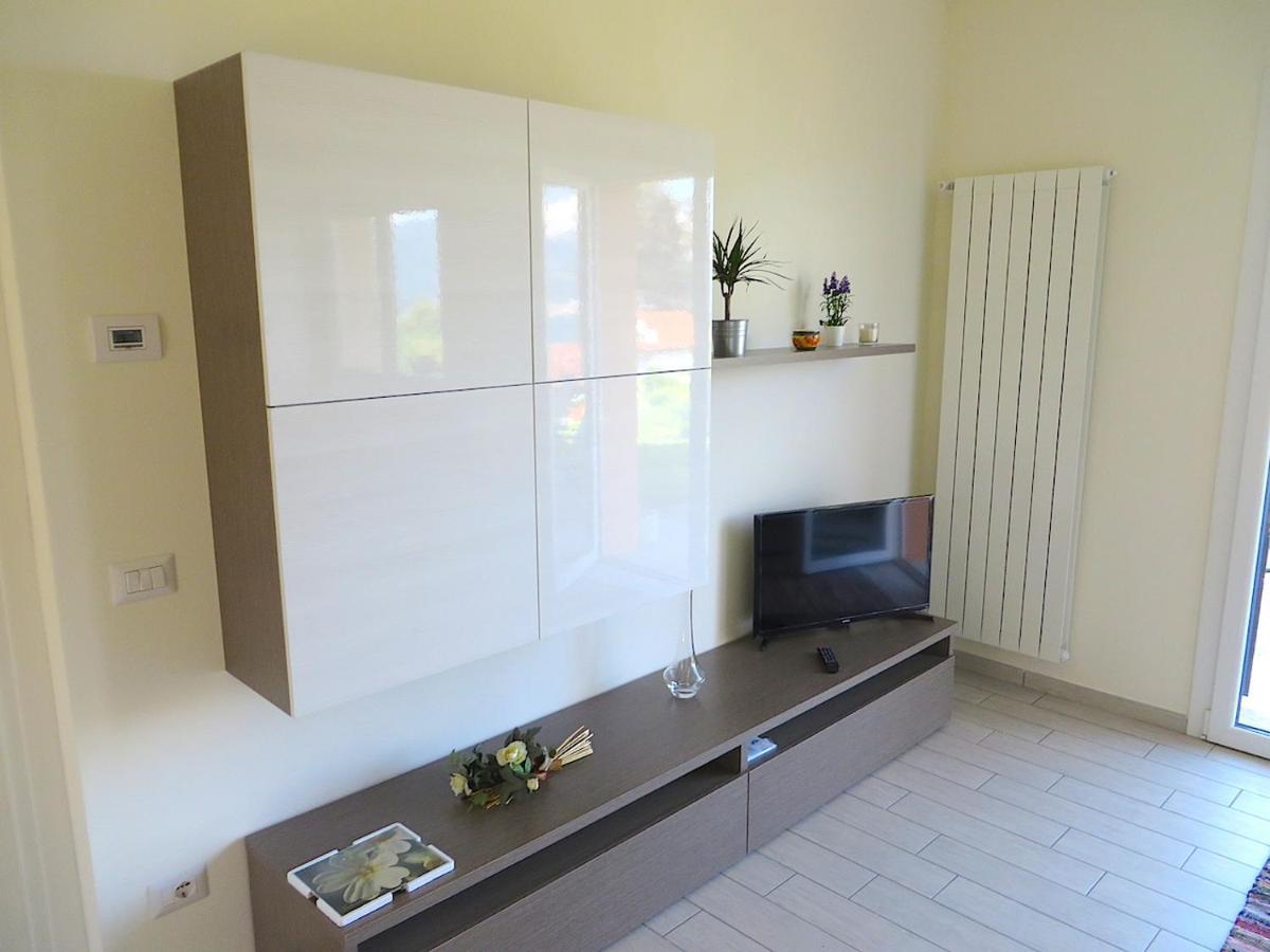 Apartment with Lake View
