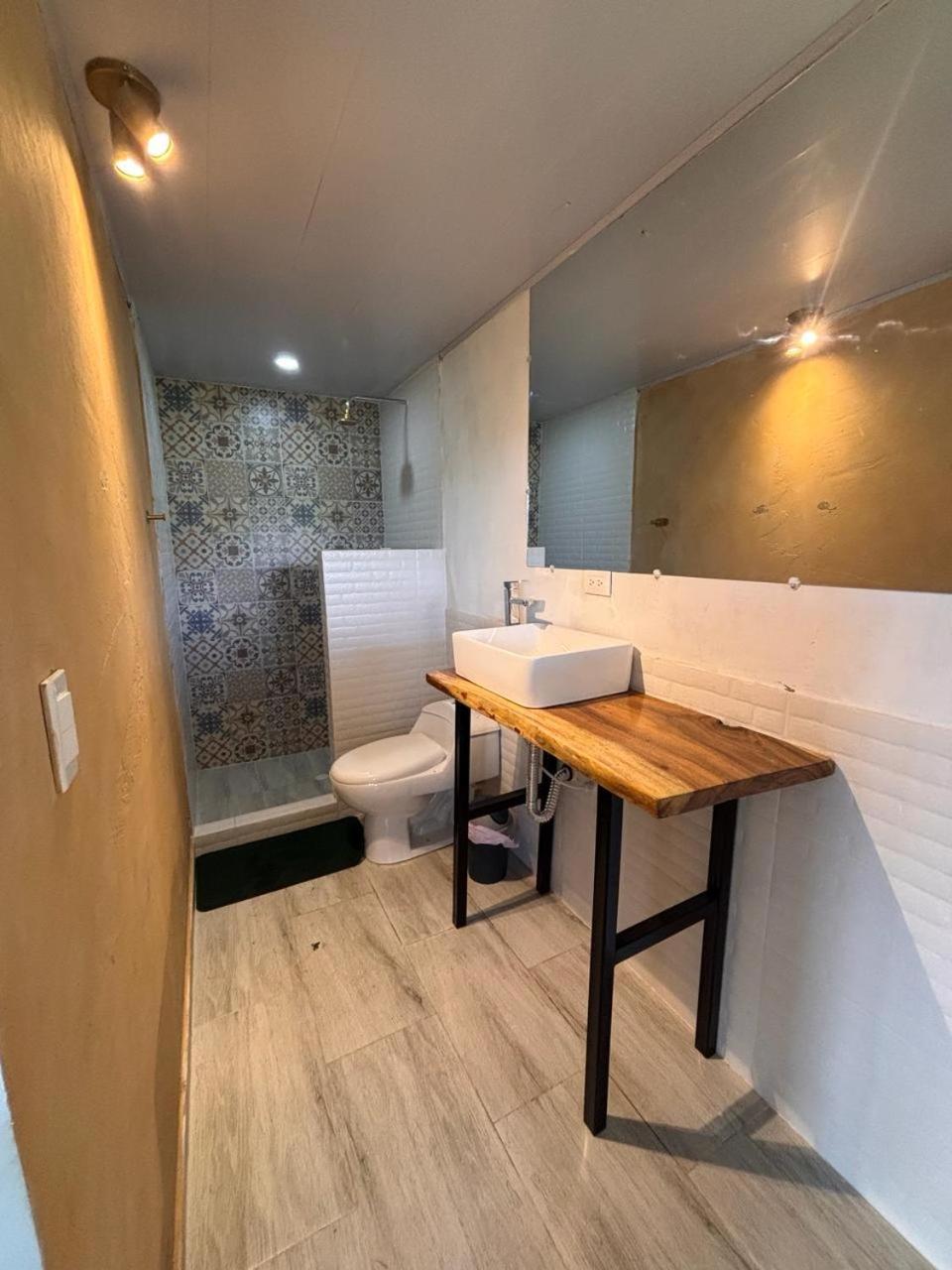 6-Bed Mixed Dormitory Room photo 2
