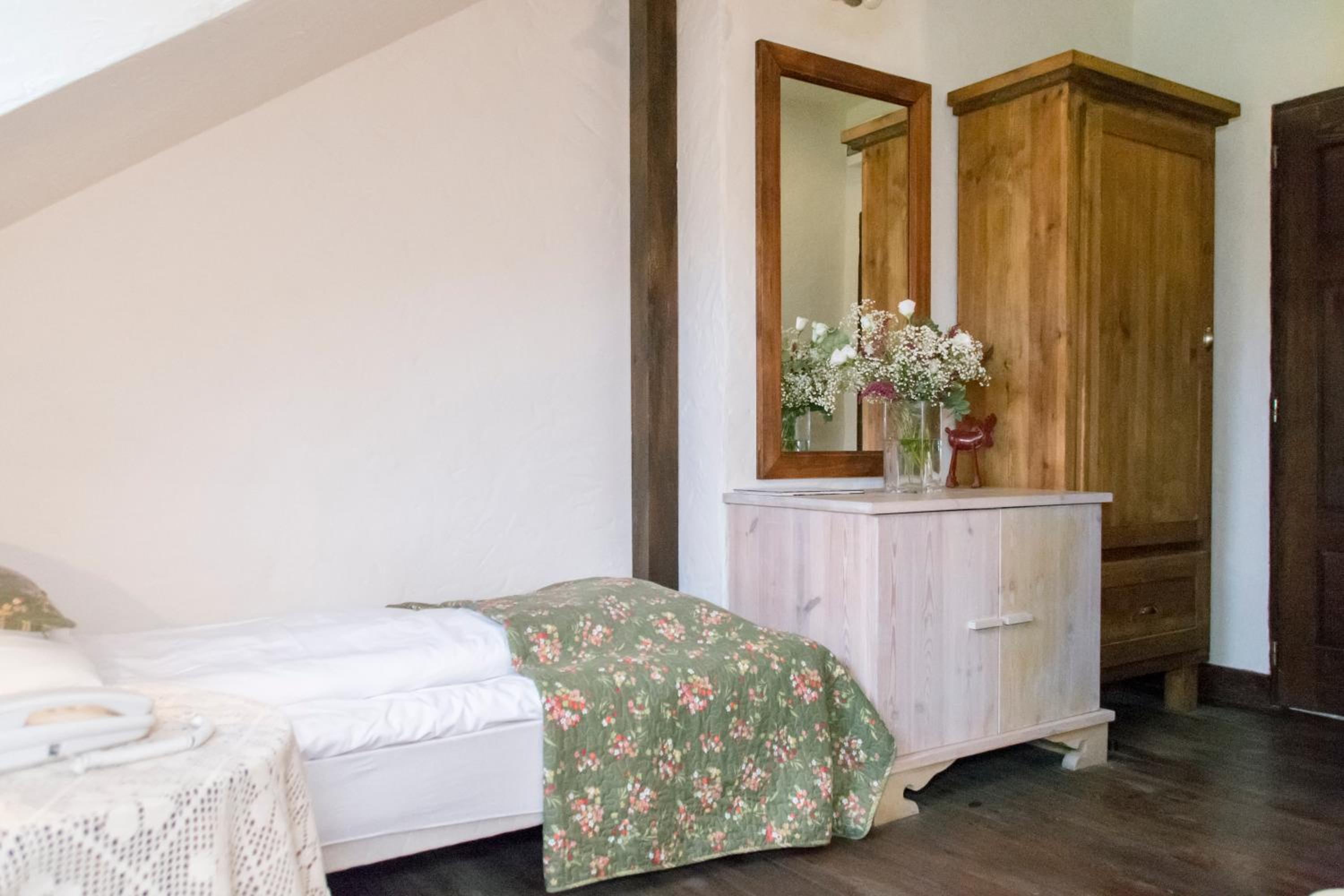 Single Room with Private Bathroom photo 2