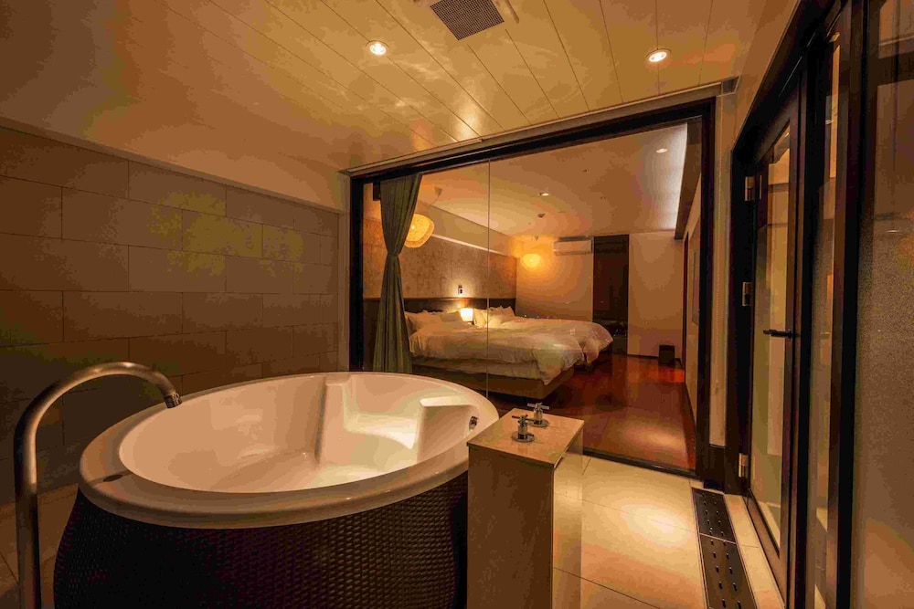 Luxury Suite, 2 Double Beds, Non Smoking, City View