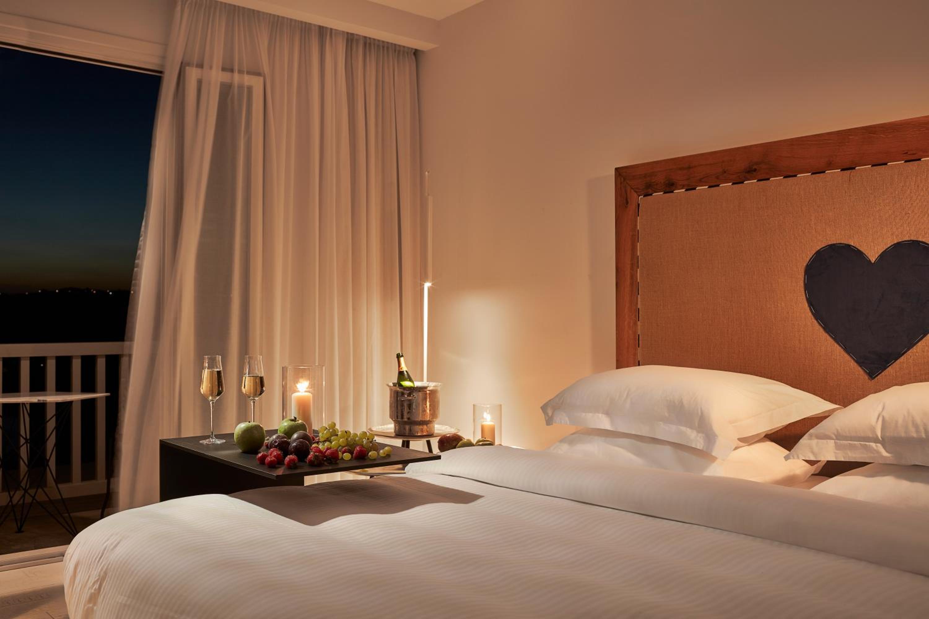 Executive Suite with Private Pool - Photo 4