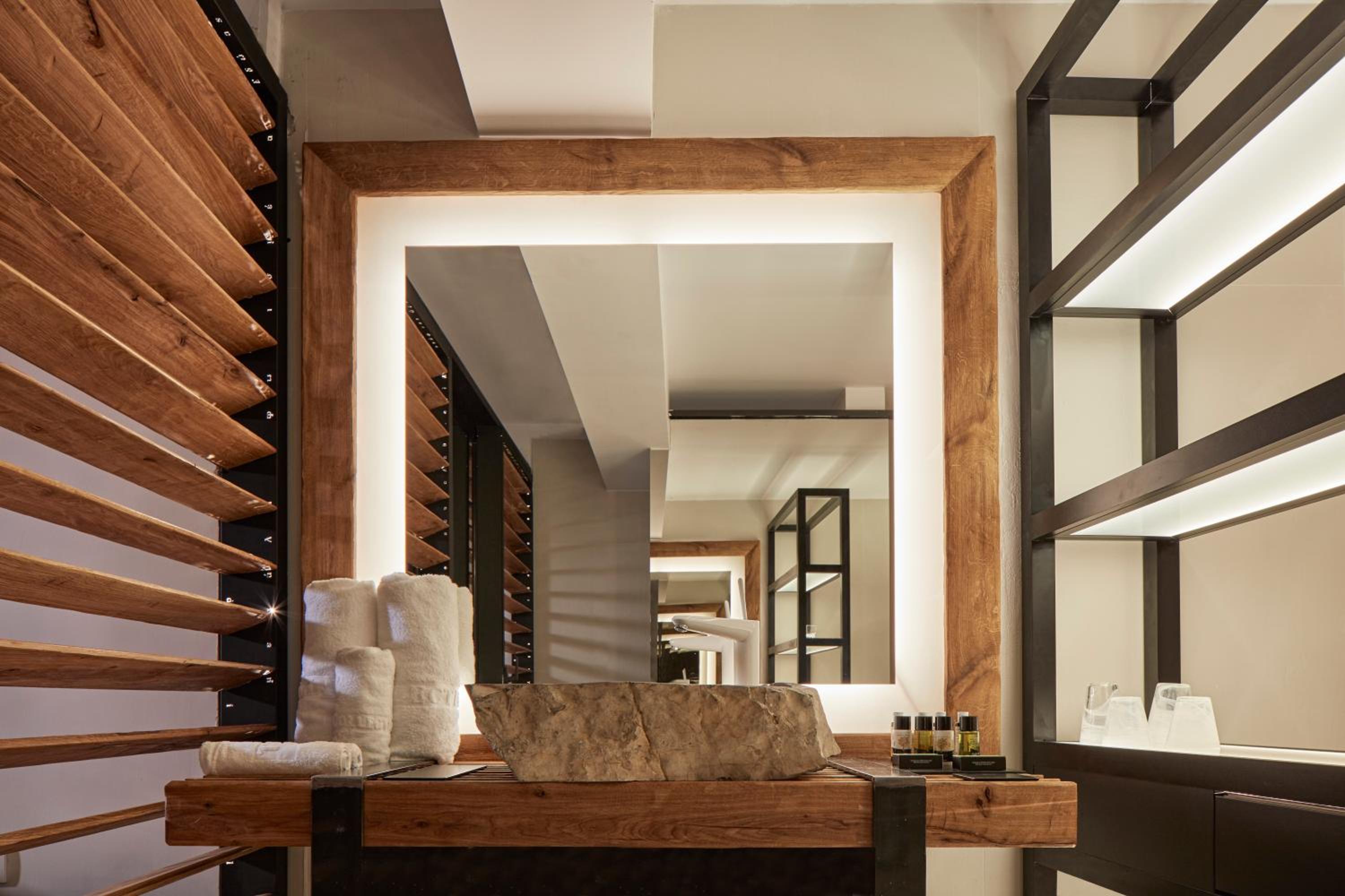 Premium Double or Twin Room with Hot Tub - Photo 5