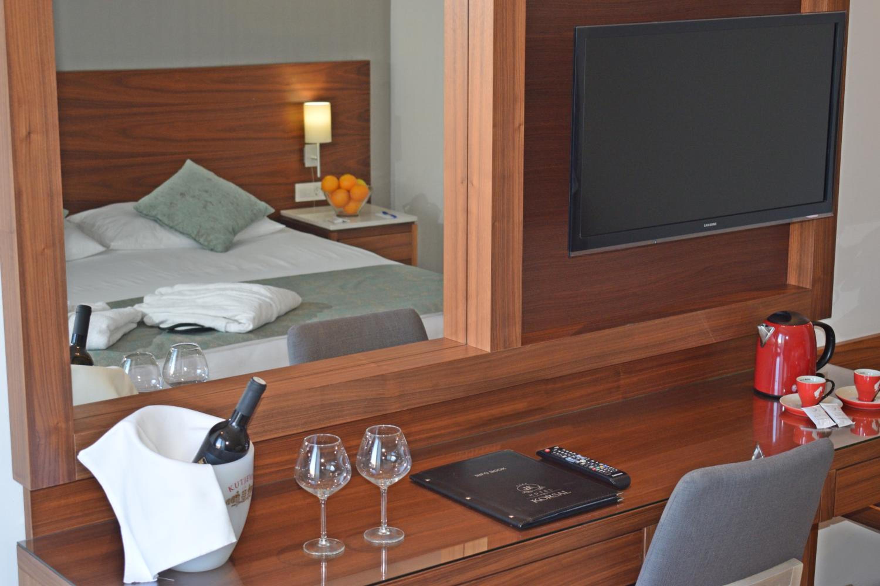 Executive Double Room With Balcony and Garden View photo 2