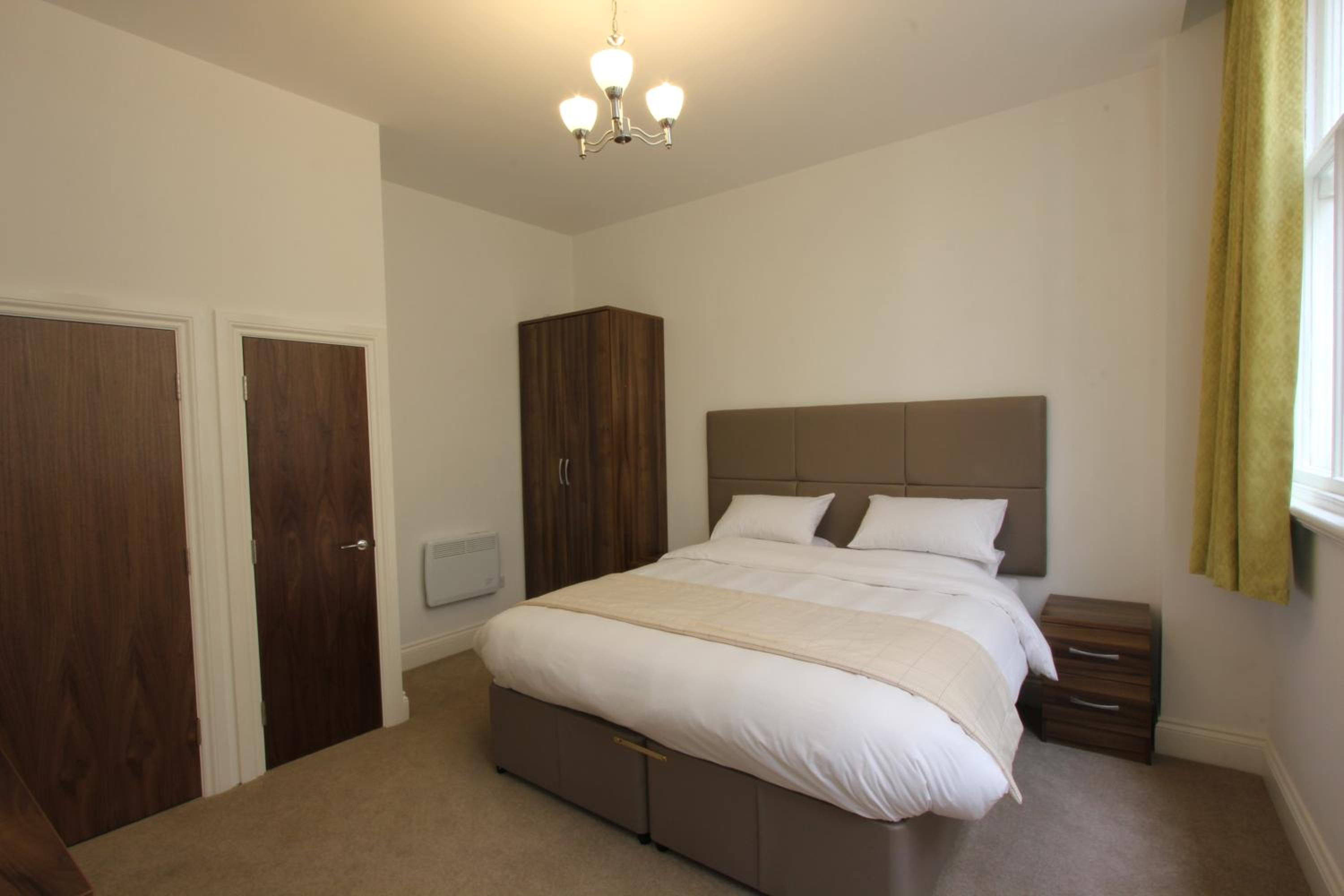 One-Bedroom Apartment photo 1