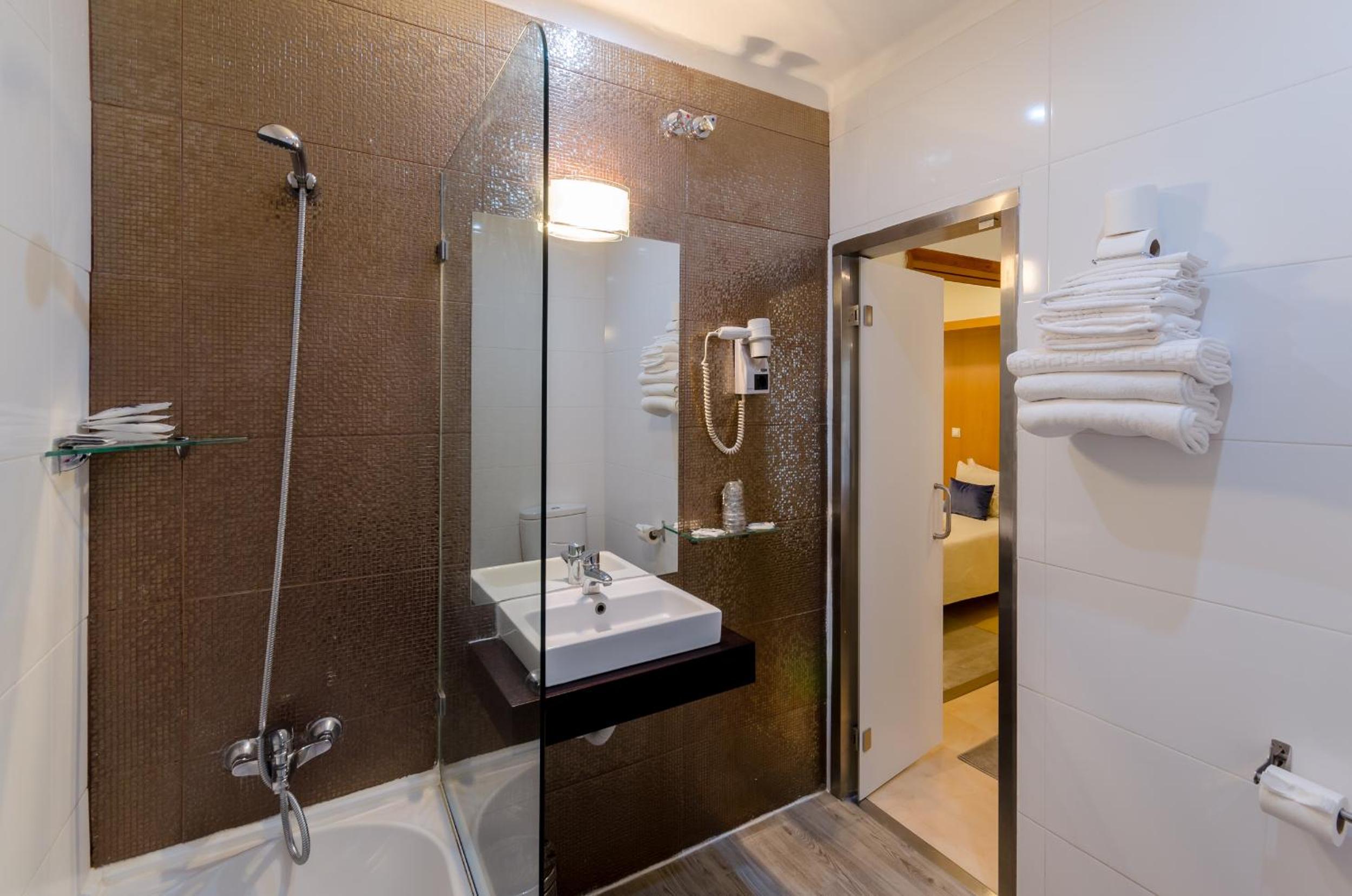Quadruple Room - Photo 4