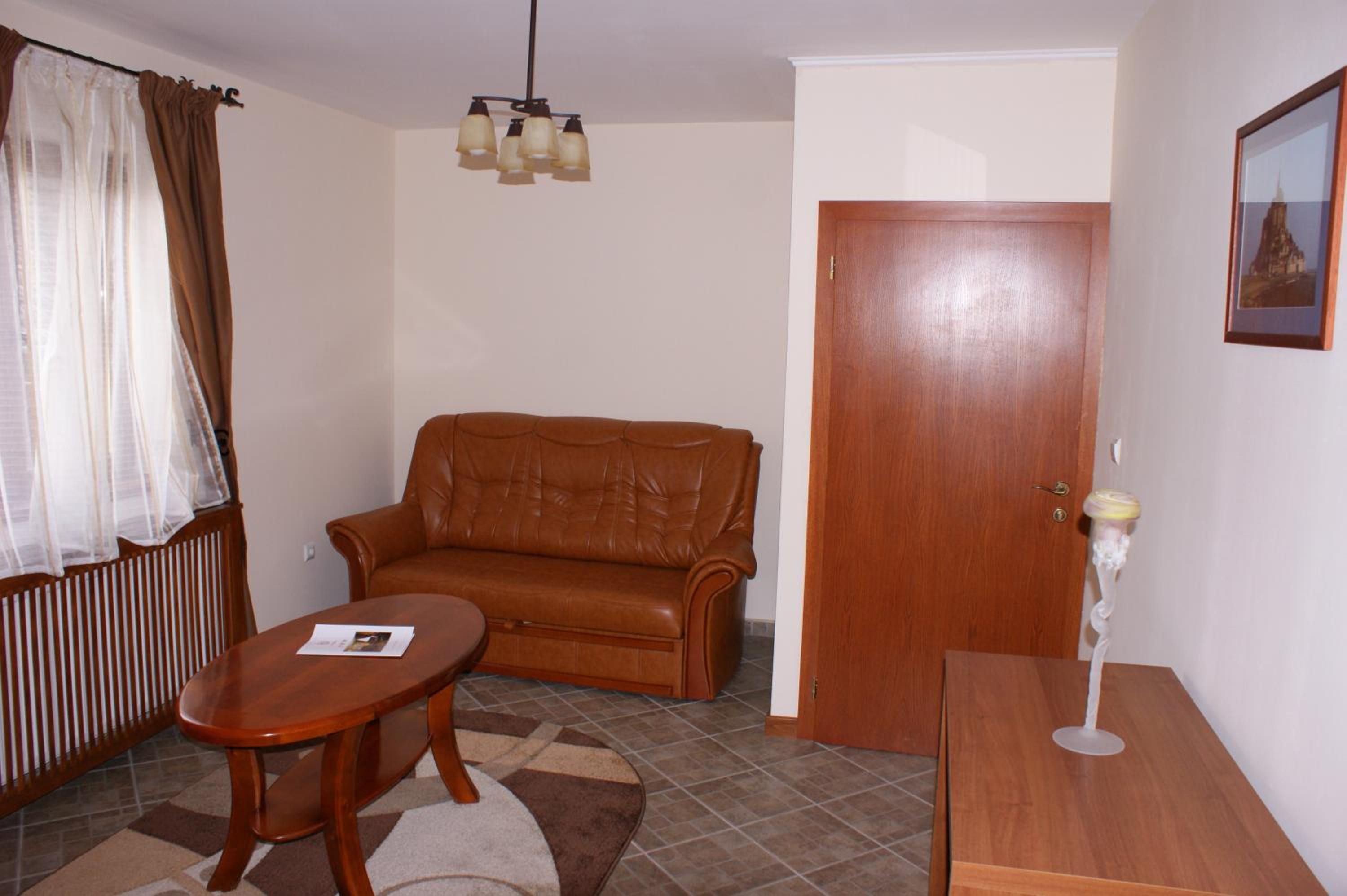 Suite - Photo 1