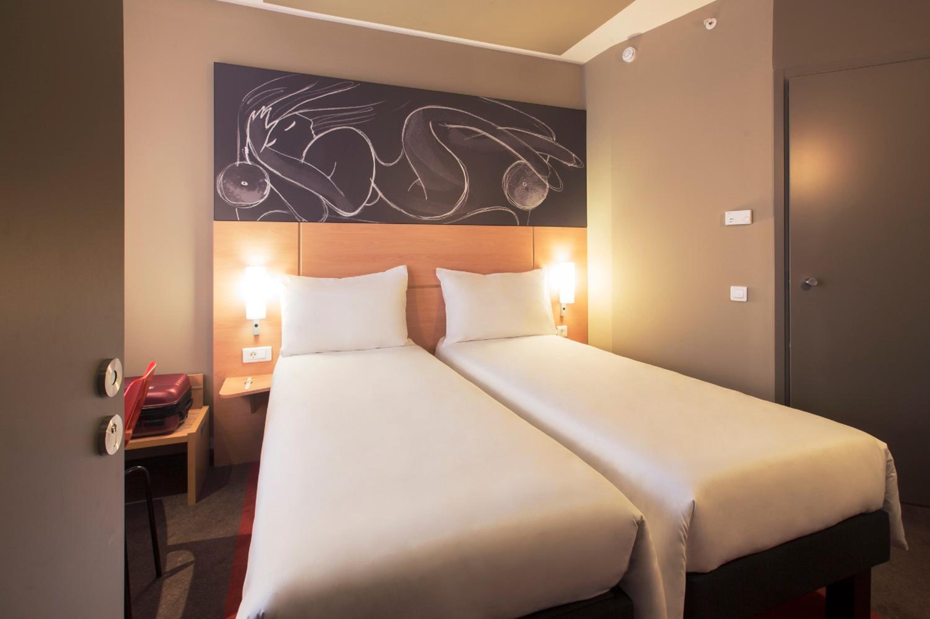 Standard Twin Room photo 2