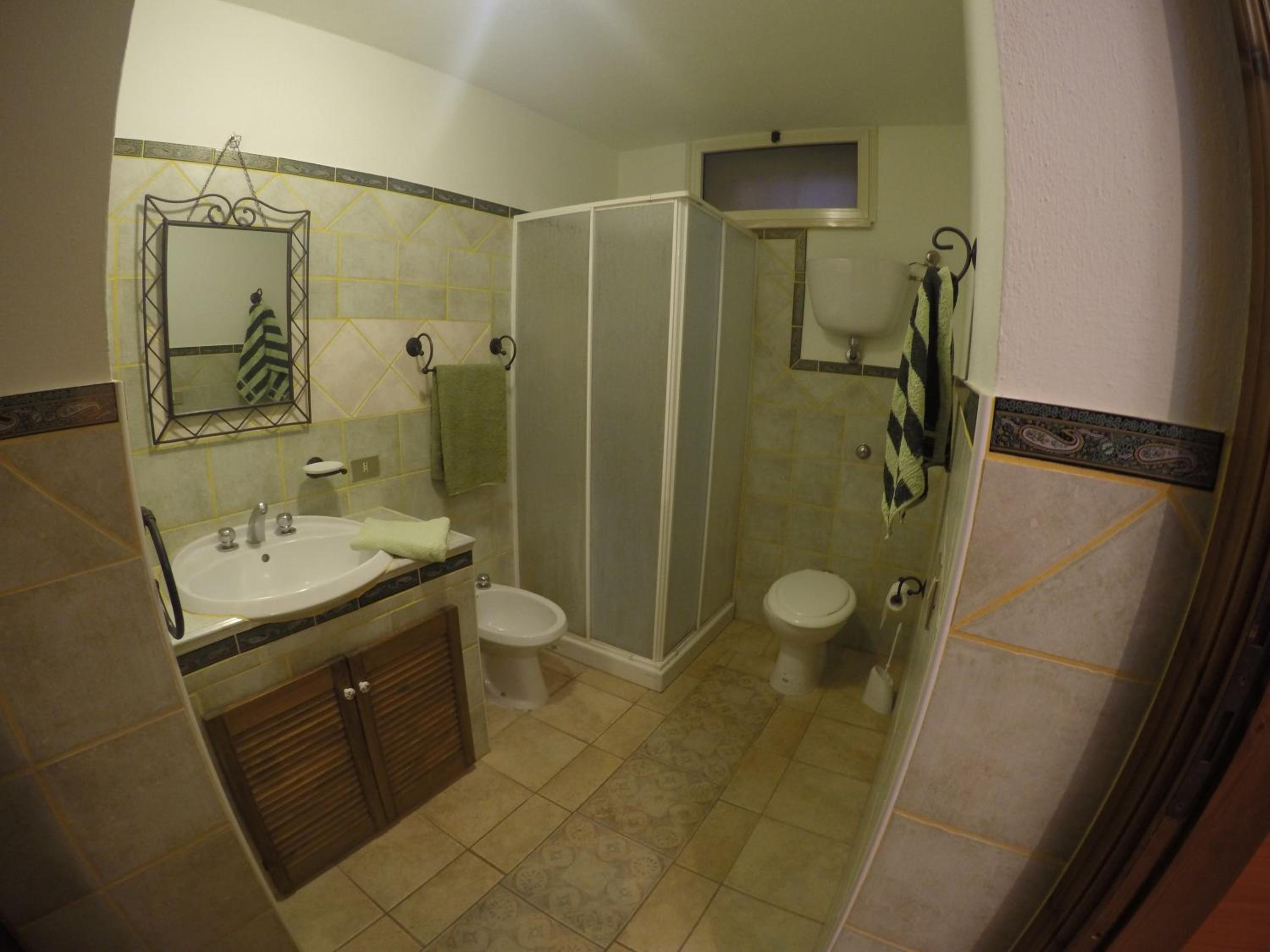 Two-Bedroom Apartment with Balcony - Photo 5