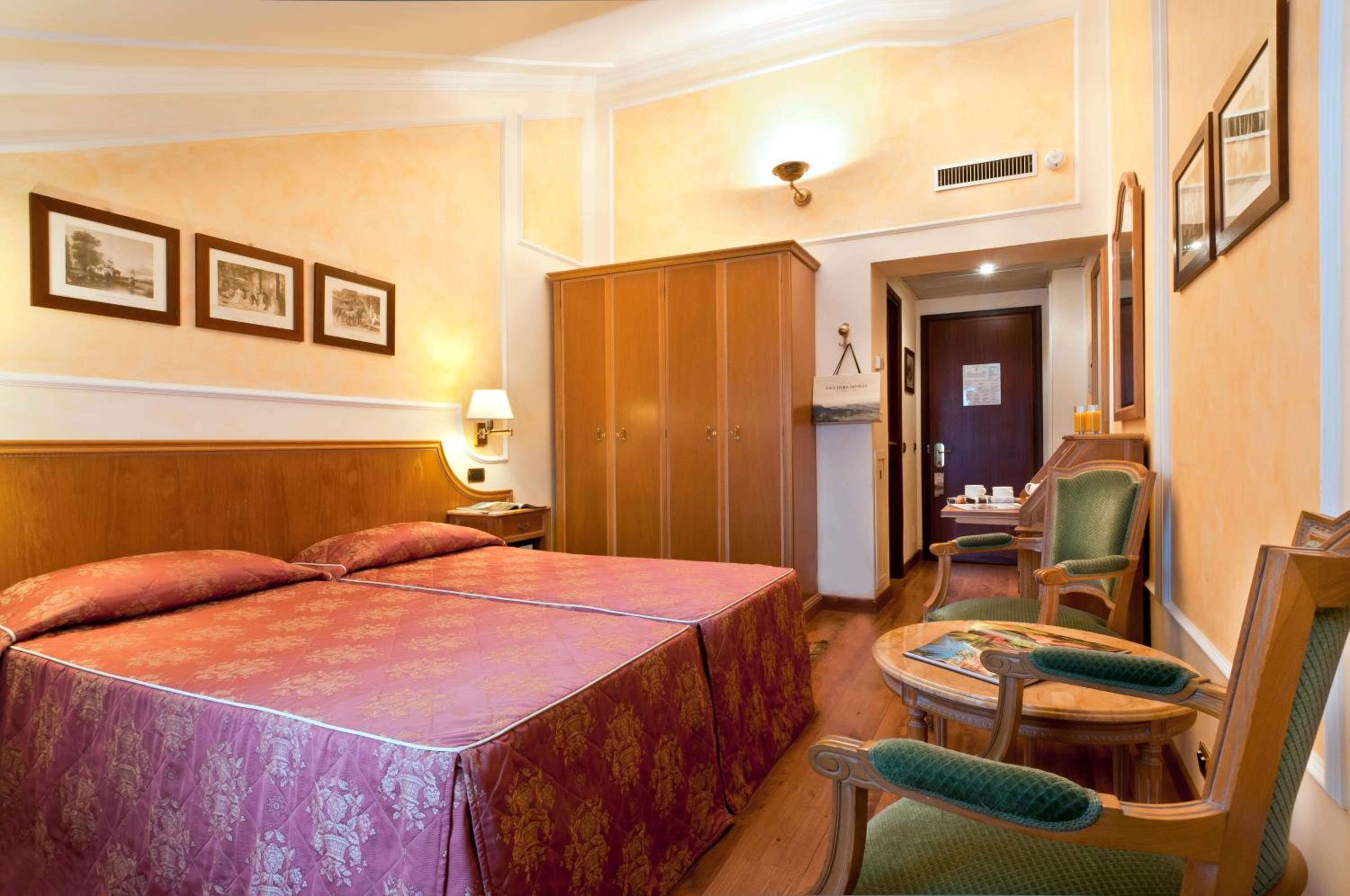 Classic Double Room with lake or side pool view - Photo 6