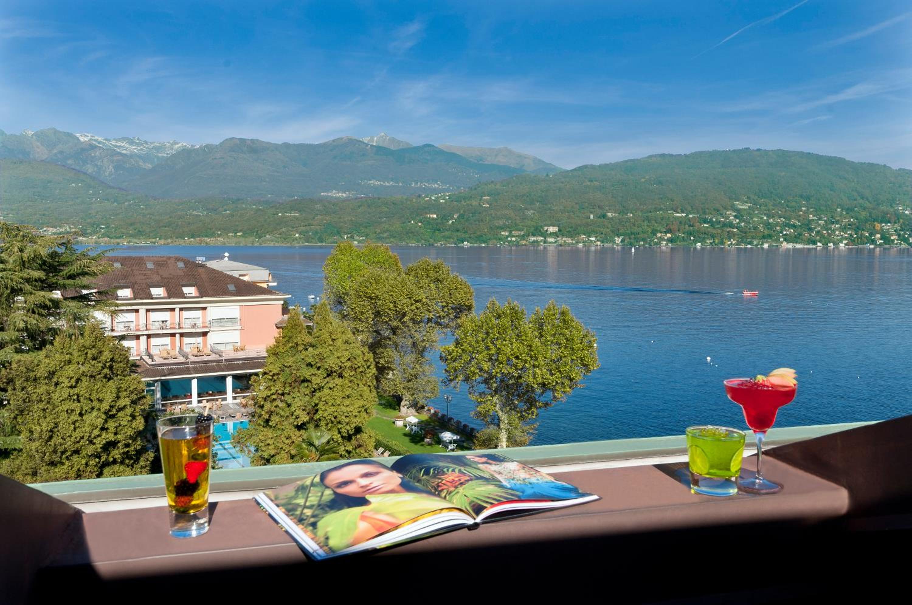 Classic Double Room with lake or side pool view - Photo 8