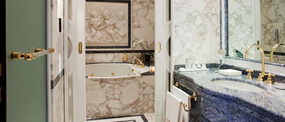 Maxi Presidential Suite with Lake View photo 3