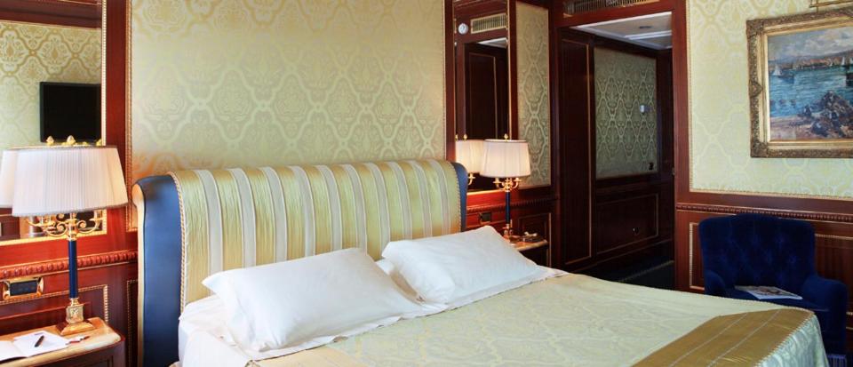 Maxi Presidential Suite with Lake View photo 2