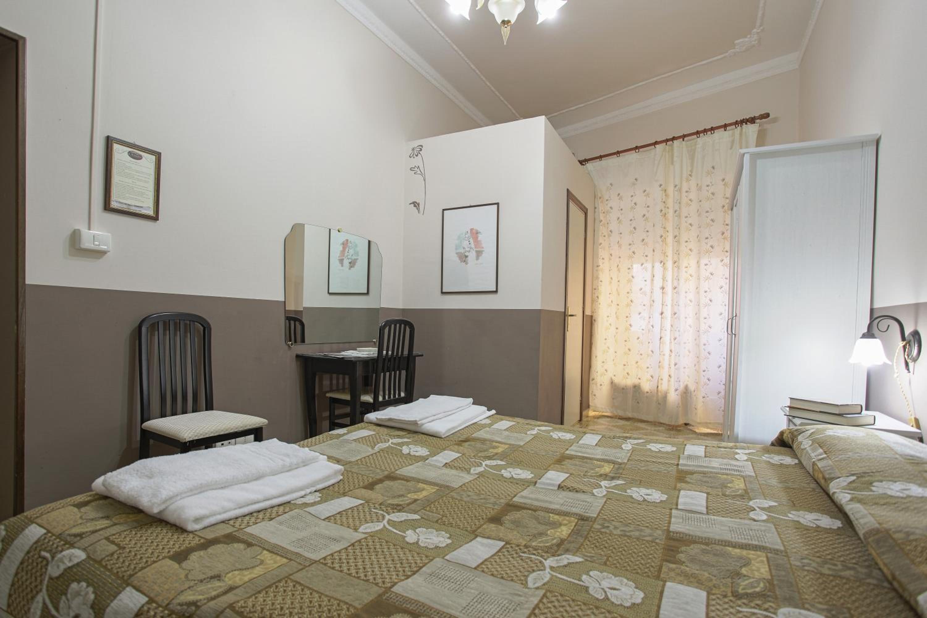 Triple Room - Photo 22
