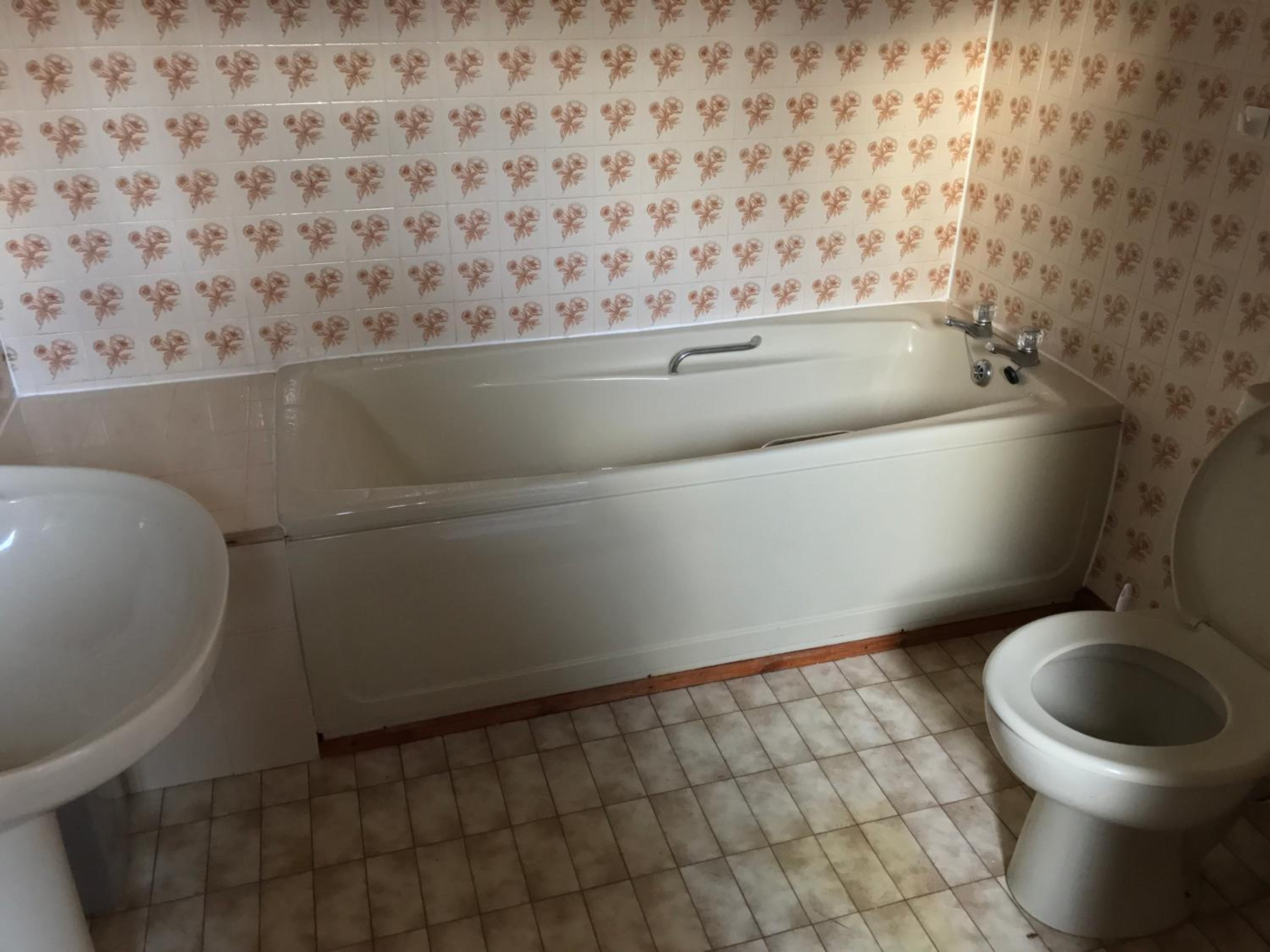 Double or Twin Room with Bathroom - Photo 3